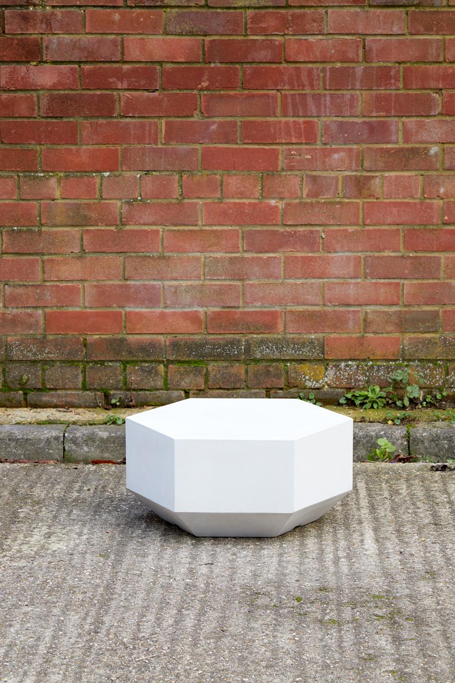 Indoor oder Outdoor Hex-Coffee Tisch aus Beton, 24 cm hoch (Britisch)