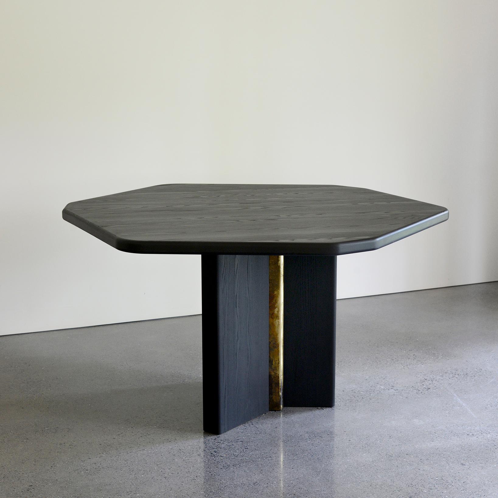 The hex diamond table’s slight angles focus guests around a middle point that can accommodate a centerpiece. The traditional circular approach to seating guests is deconstructed to encourage more dynamic exchanges between people. The surface plays