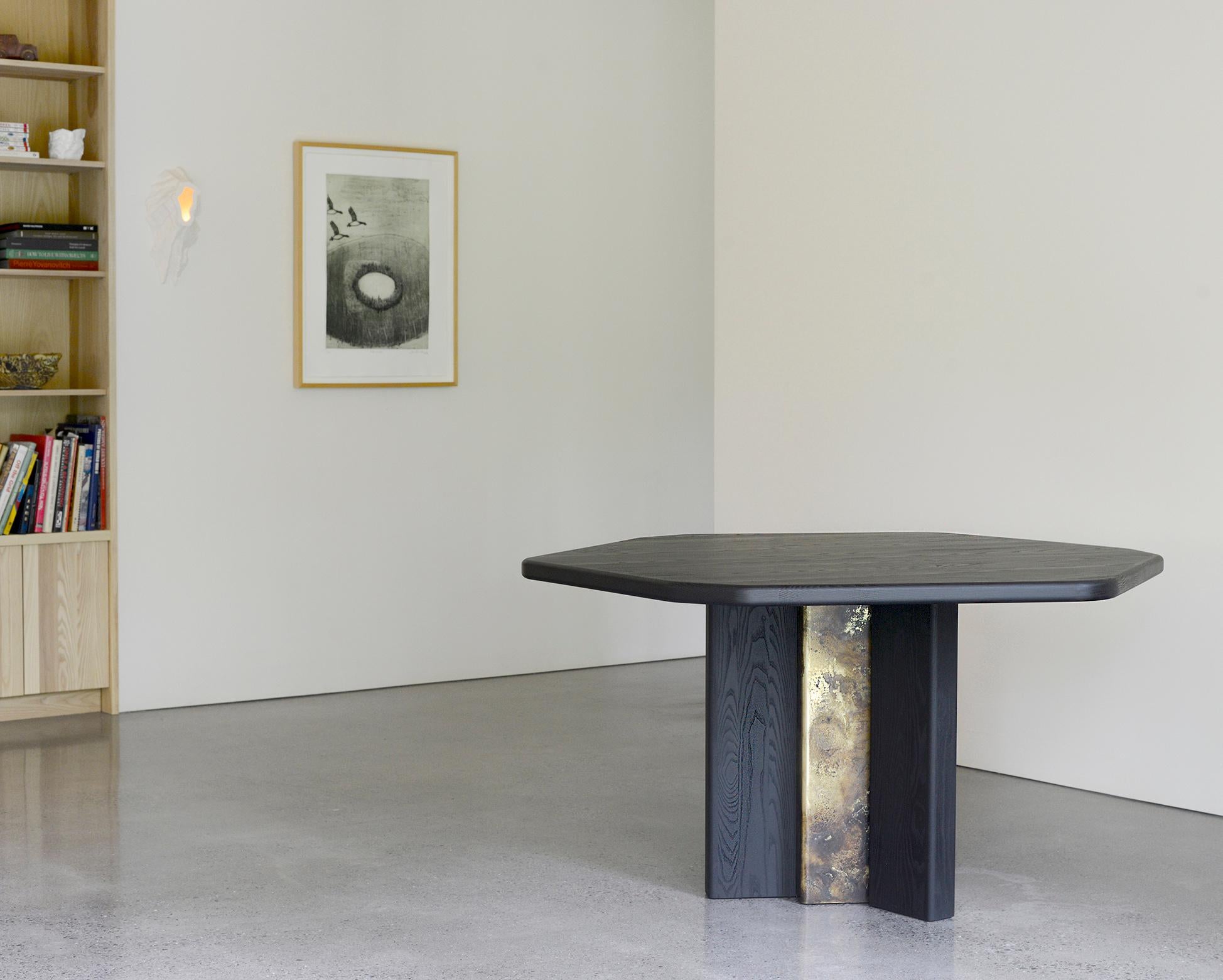 Hex Diamond Table in Black and Patinated Brass by Simon Johns In New Condition For Sale In East-Bolton, Quebec