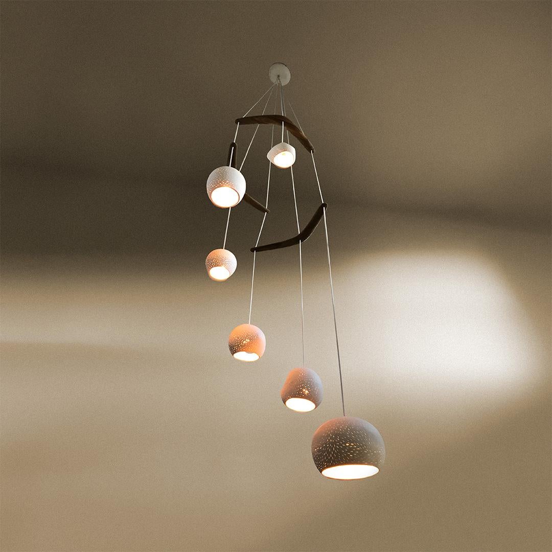 HEX • Lustre sculptural en céramique • Pendentif à six lumières • AND Light en vente 3
