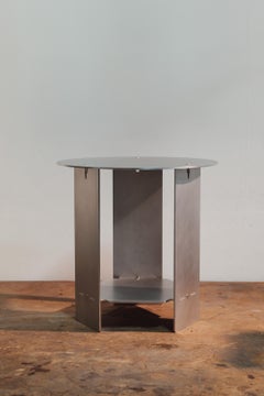 Hex beistelltisch aus edelstahl und aluminium von Estudio MATERIAL