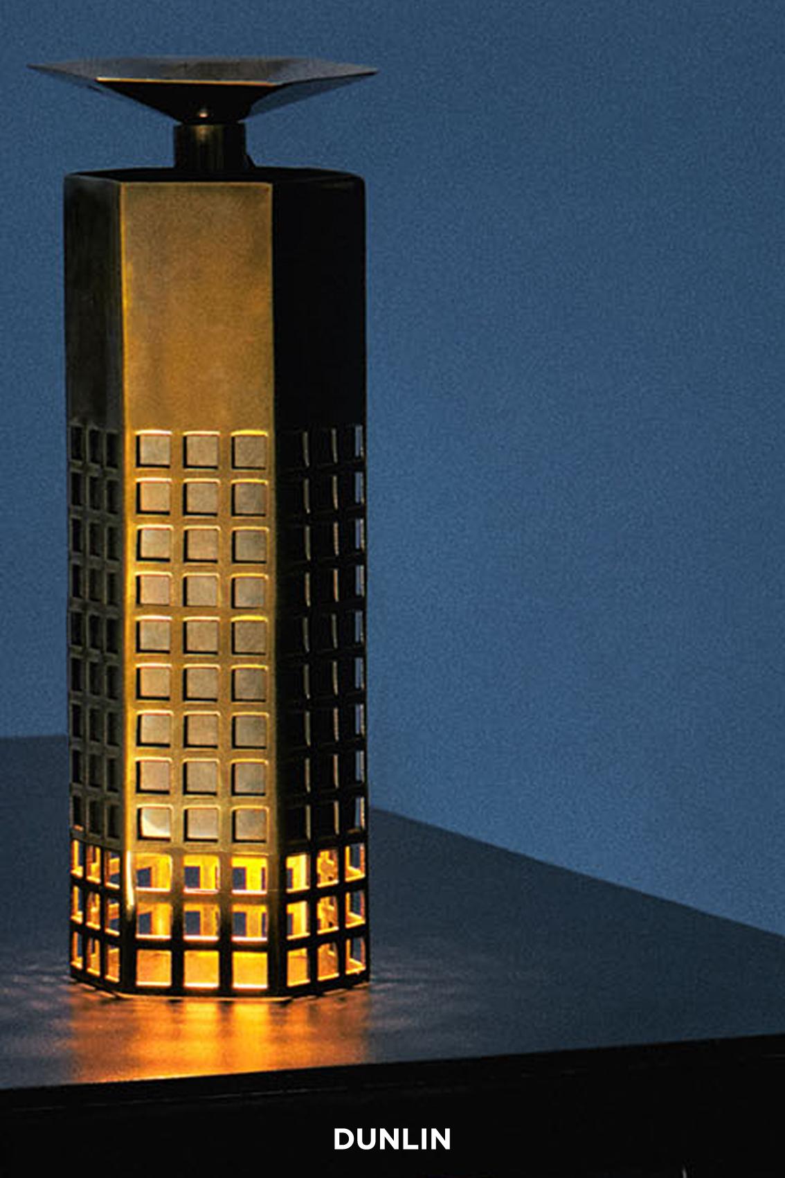 Australien Lampe Hex, laiton vieilli brut de DUNLIN en vente