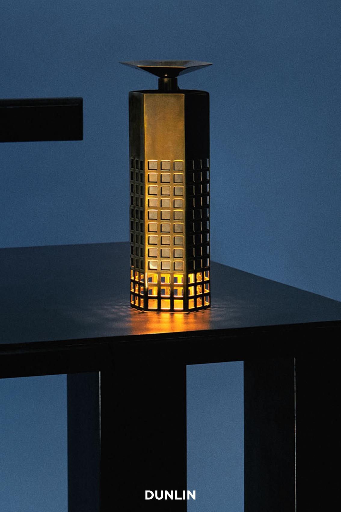 Lampe Hex, laiton vieilli brut de DUNLIN Neuf - En vente à Sydney, AU