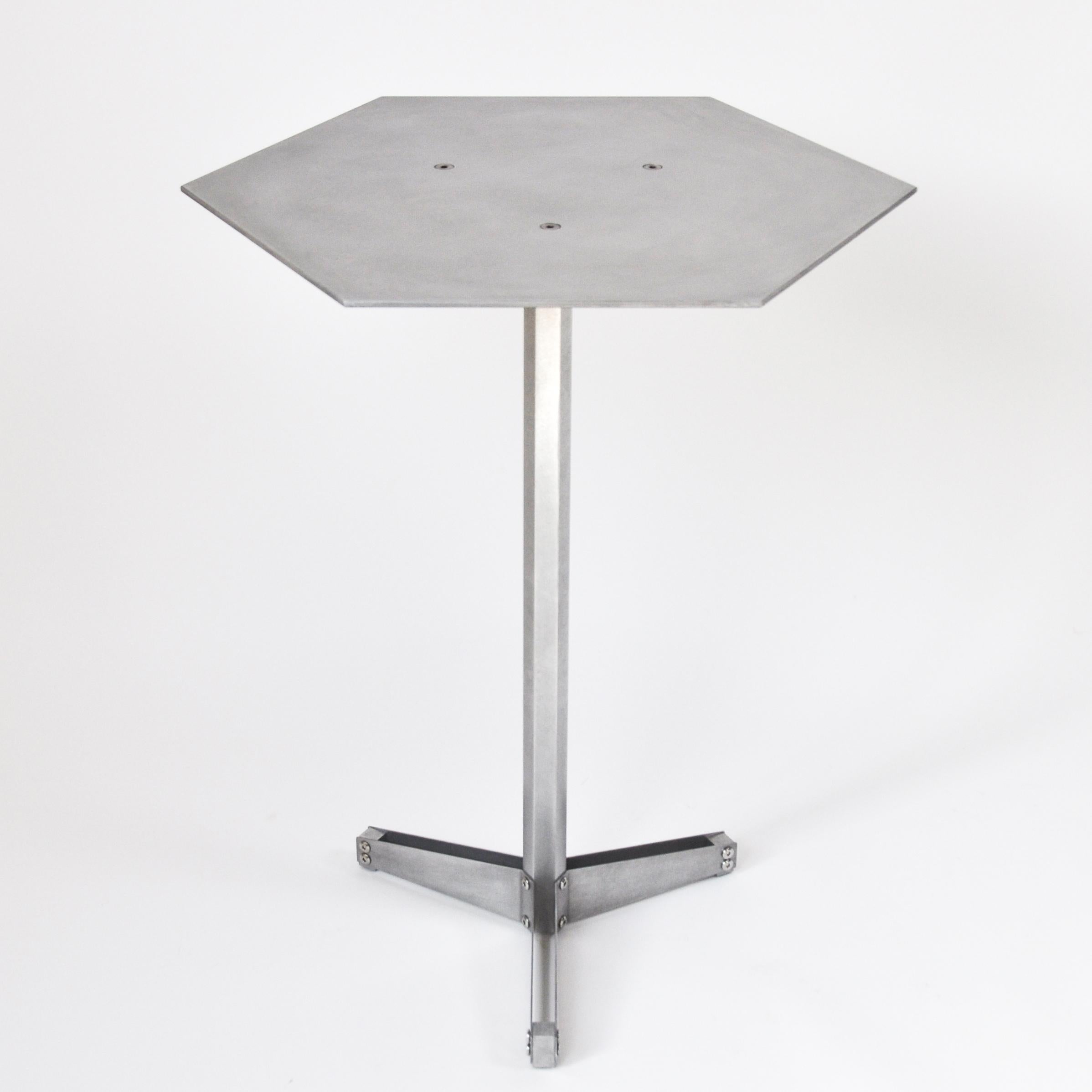 Hex600 Tisch von MLK Furniture (Postmoderne) im Angebot