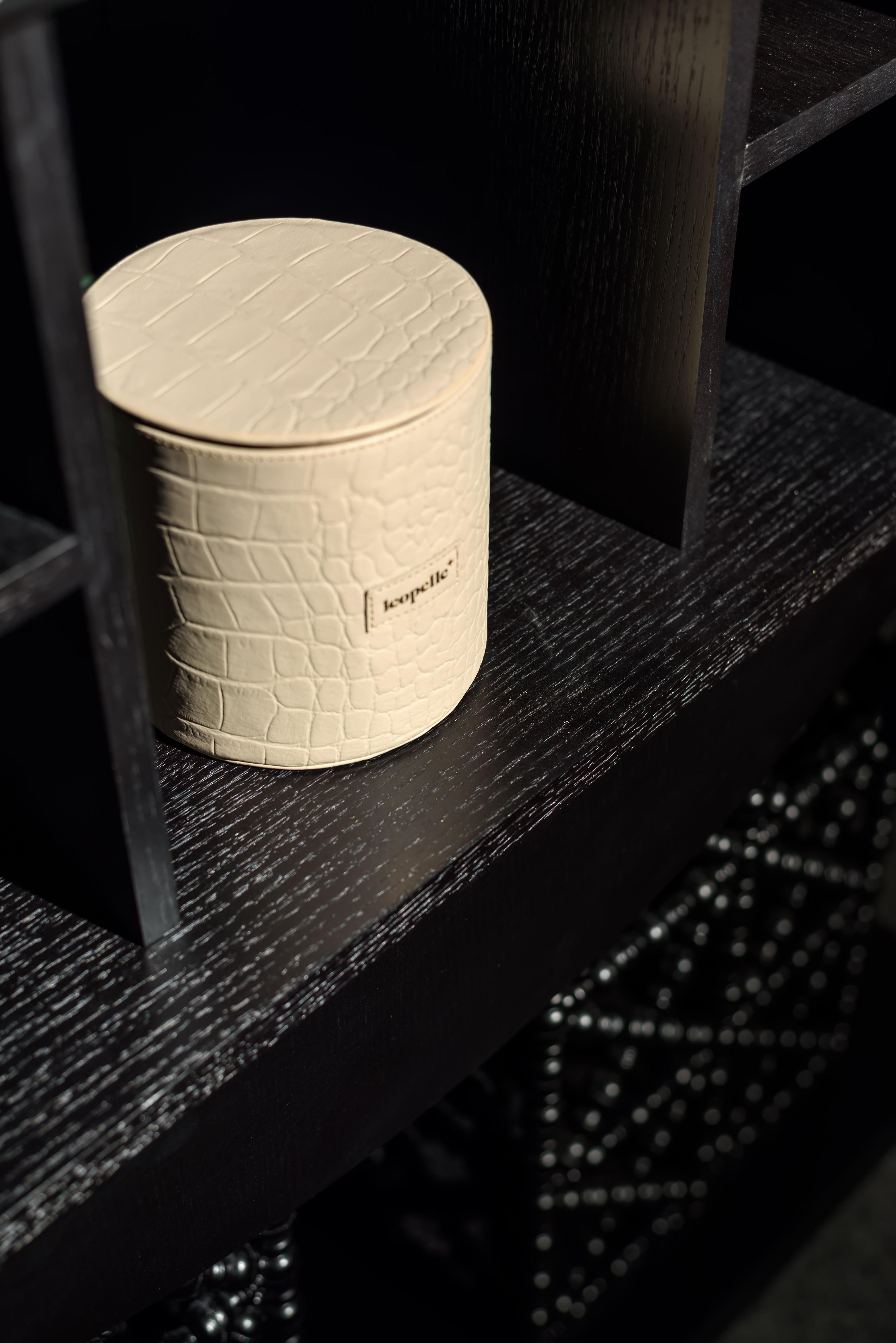 HEXA-Madera tallada, chapas de madera multicolor, mueble de latón macizo en venta 1