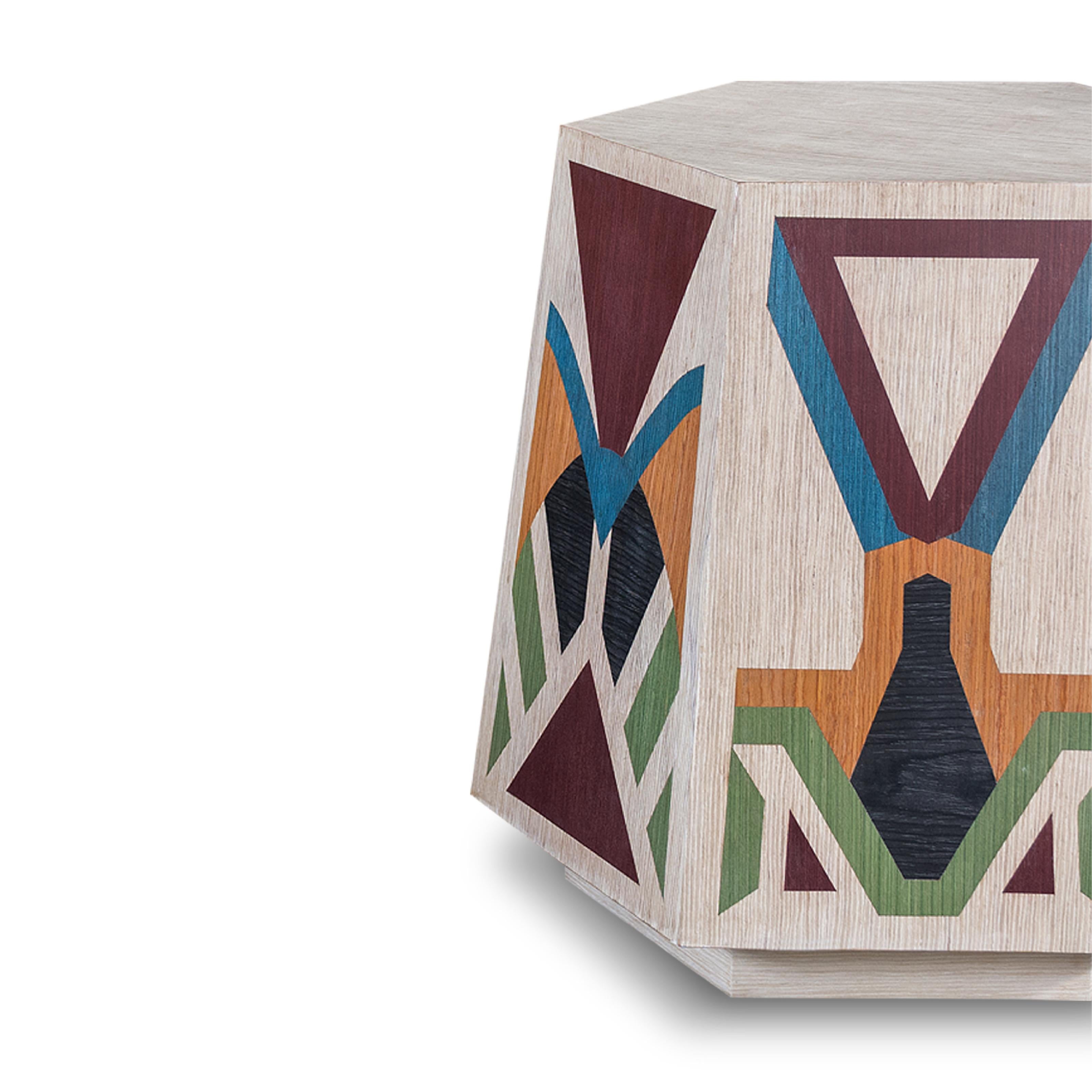 HEXA- White Multicolor Veneers Stools In New Condition For Sale In Giza Governorate, EG