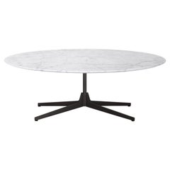 Mesa de centro ovalada Hexa con tapa de mármol de Carrara blanco y base negra mate, Enzo Berti