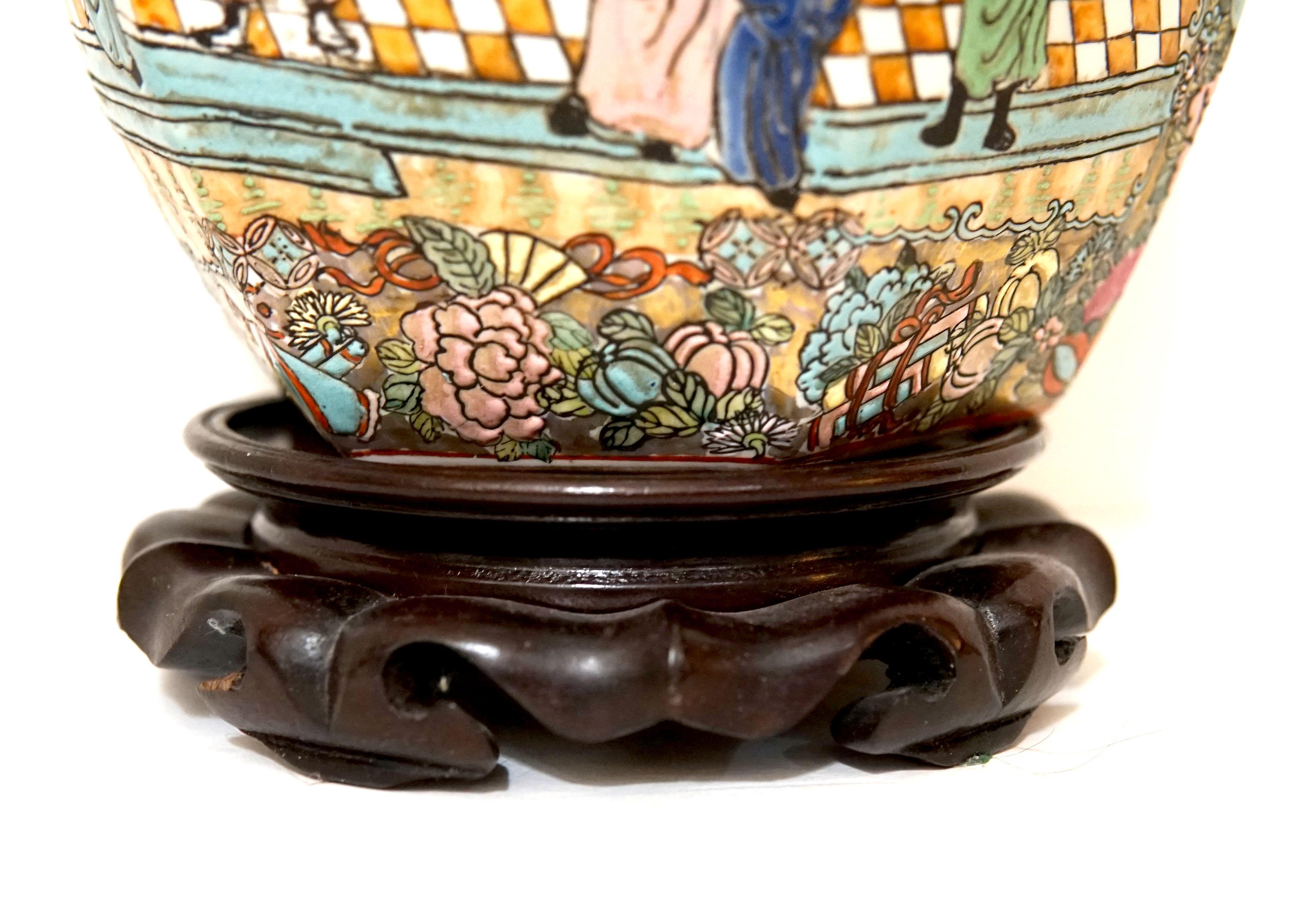 Pot à gingembre hexagonal d'exportation chinois de la Famille Rose du 19ème siècle en vente 4