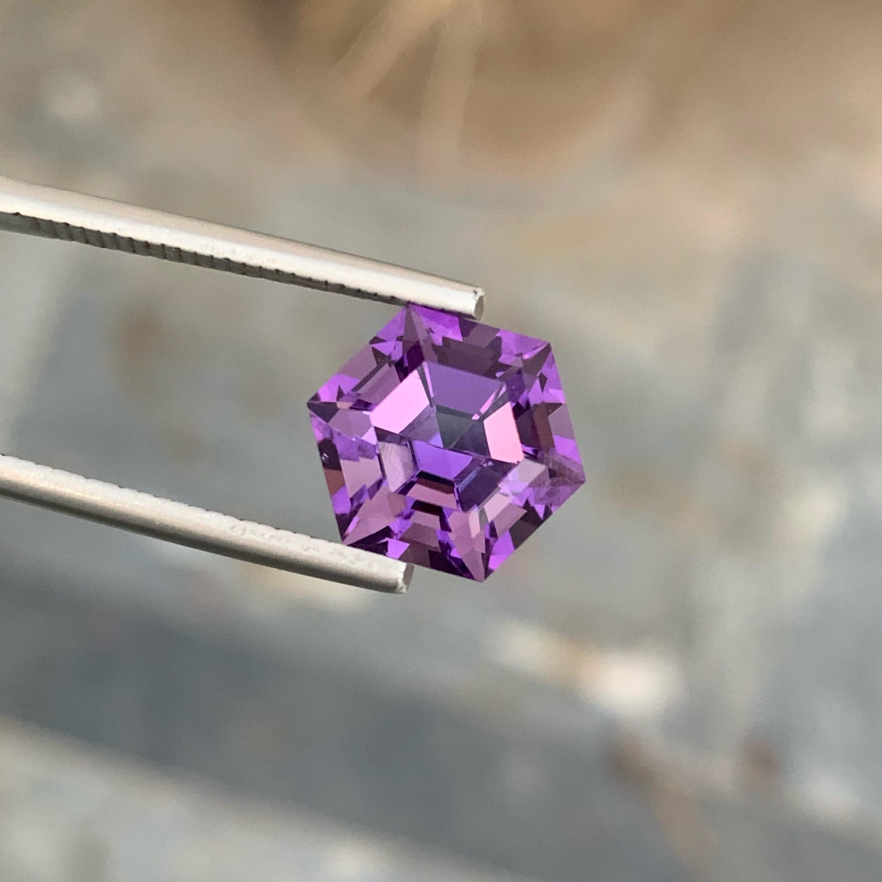 Hexagon Amethyst 5.00 carats Hexagonal Cut Natural Loose Brazilian Gemstone In New Condition For Sale In Bangkok, TH