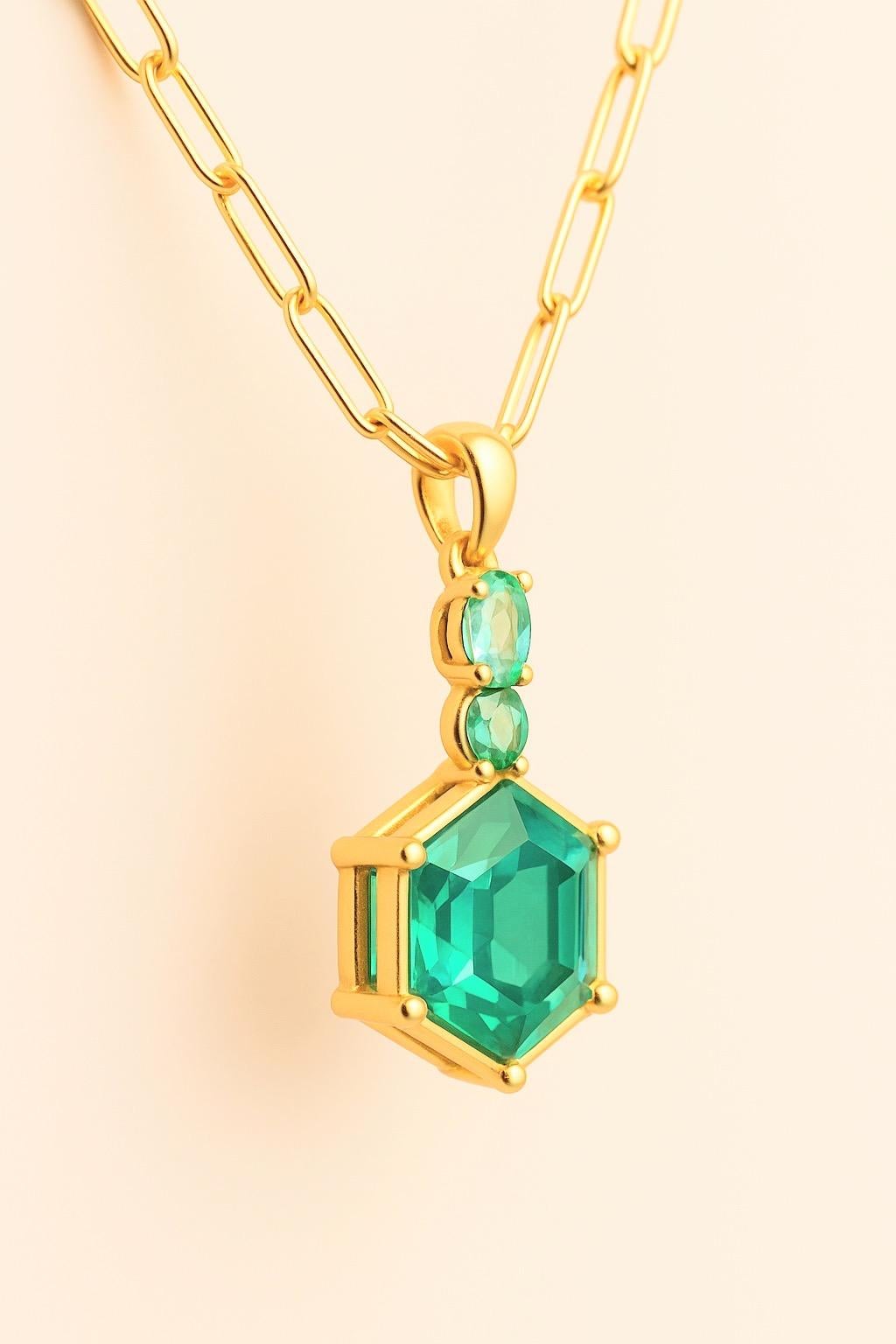 Hexagon-Cut Smaragd Anhänger Halskette - 18 k Gelbgold im Zustand „Neu“ im Angebot in Lanham, MD