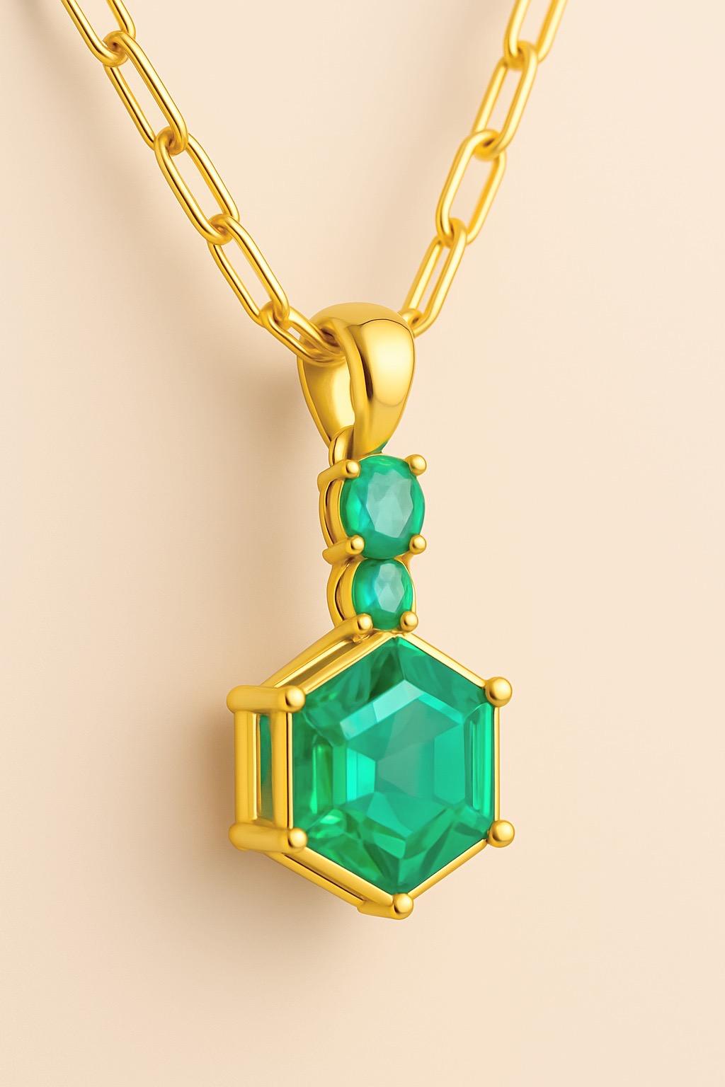 Hexagon-Cut Smaragd Anhänger Halskette - 18 k Gelbgold im Angebot 1