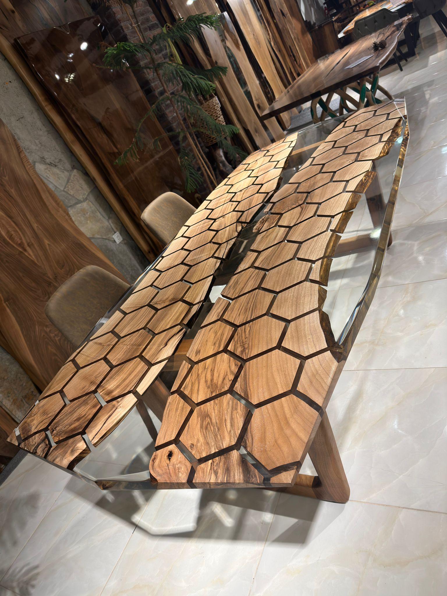 Fait main Table de salle à manger hexagonale en résine époxy transparente - Table géométrique en époxy en vente