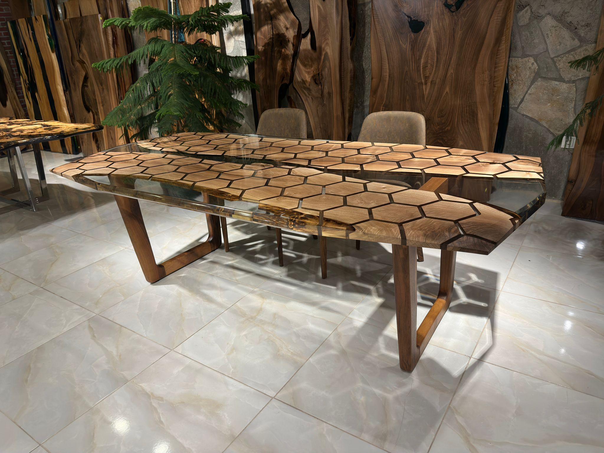Résine époxy Table de salle à manger hexagonale en résine époxy transparente - Table géométrique en époxy en vente
