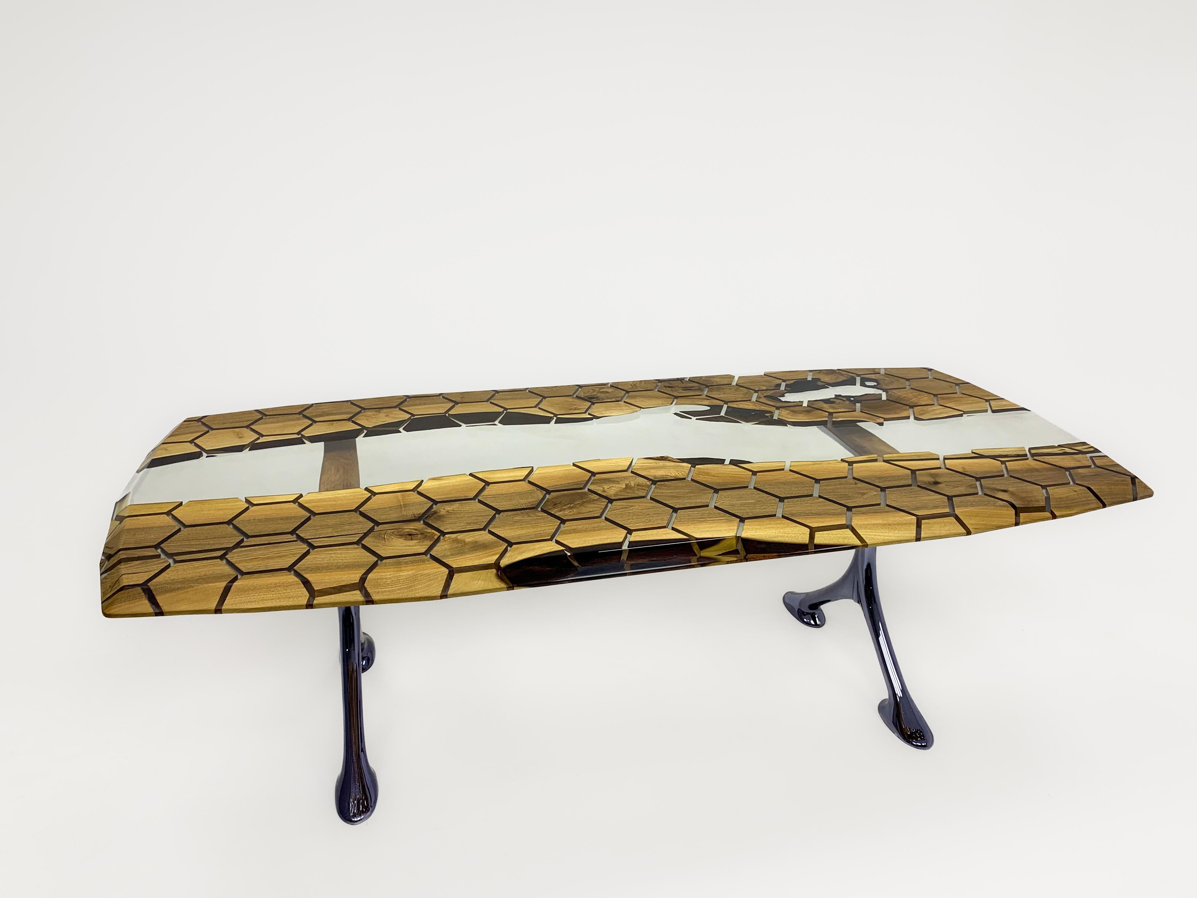 Table de salle à manger hexagonale en résine époxy transparente - Live Edge Walnut Table Neuf - En vente à İnegöl, TR