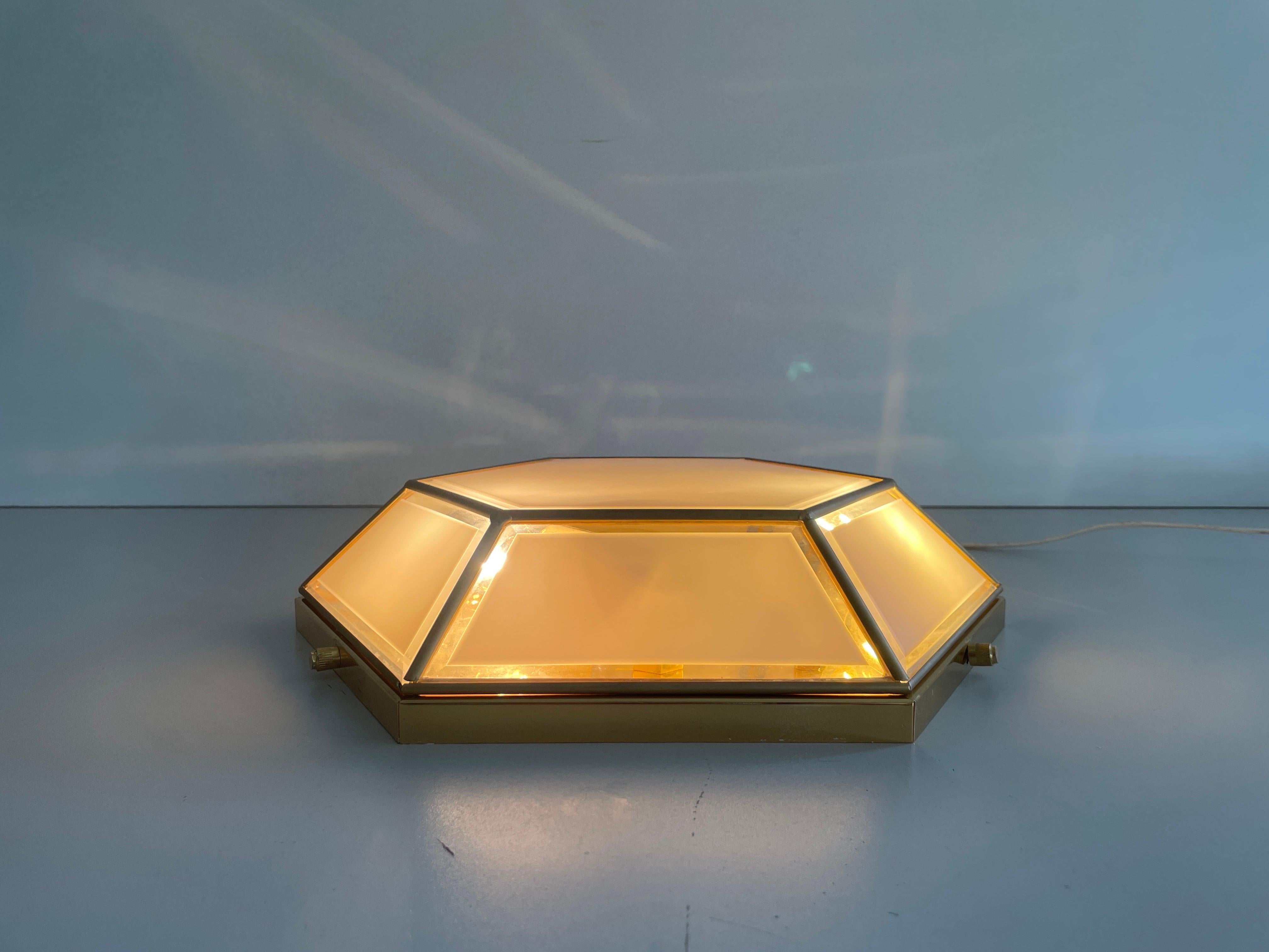 Lampe affleurante hexagonale en verre et laiton, années 1960, Italie en vente 6