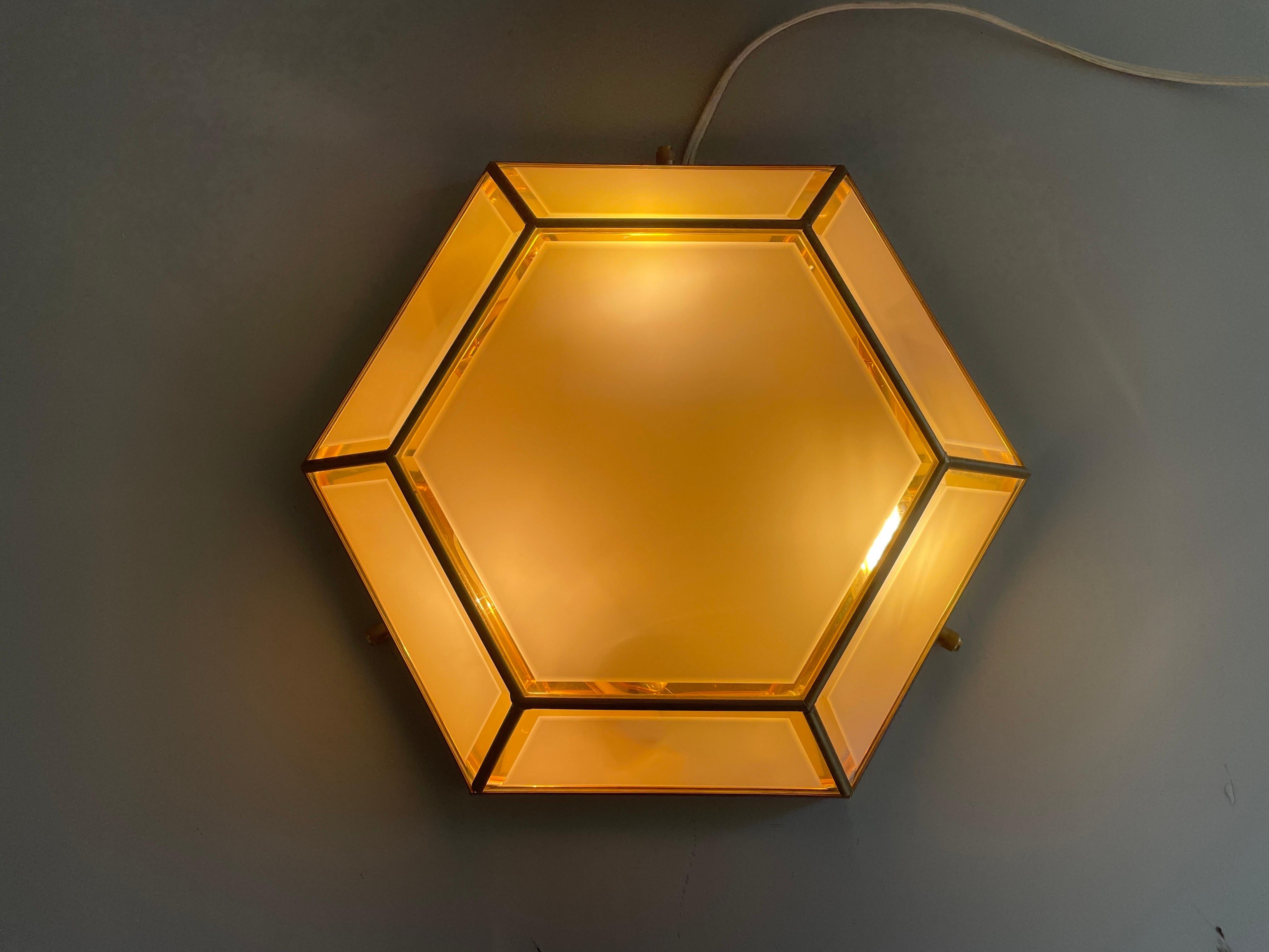 Lampe affleurante hexagonale en verre et laiton, années 1960, Italie en vente 10