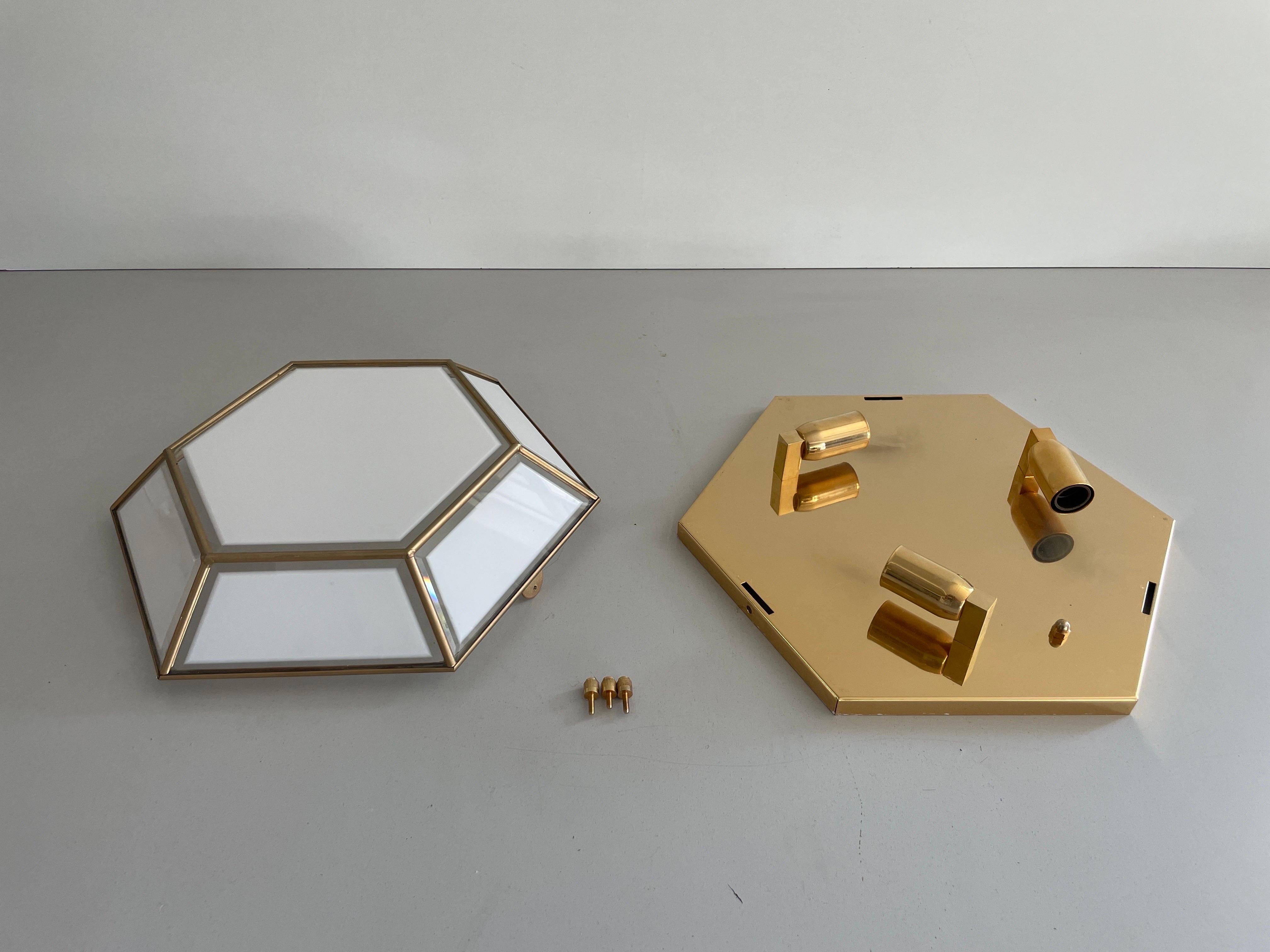 Lampe affleurante hexagonale en verre et laiton, années 1960, Italie en vente 13