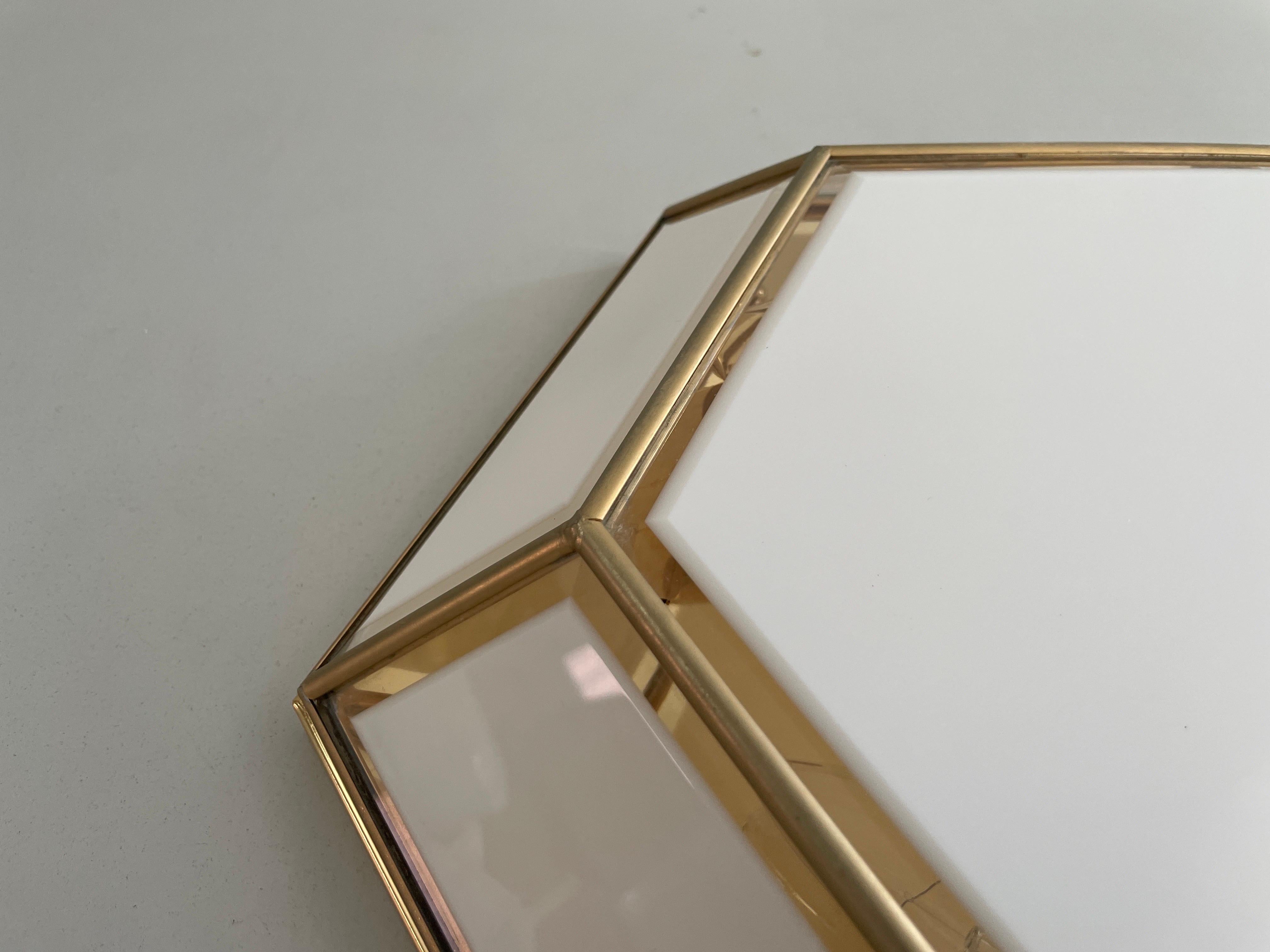 Laiton Lampe affleurante hexagonale en verre et laiton, années 1960, Italie en vente