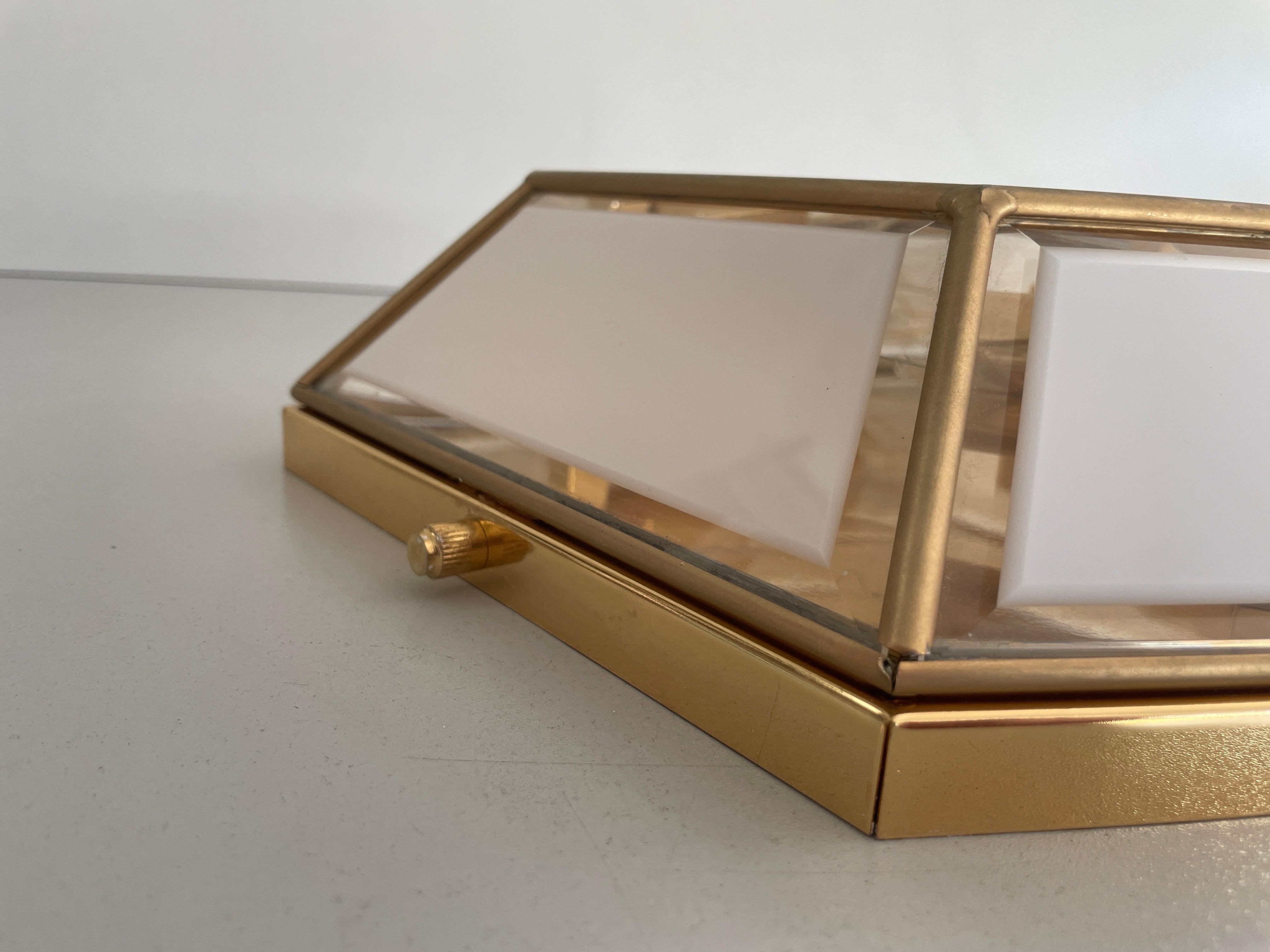 Lampe affleurante hexagonale en verre et laiton, années 1960, Italie en vente 2