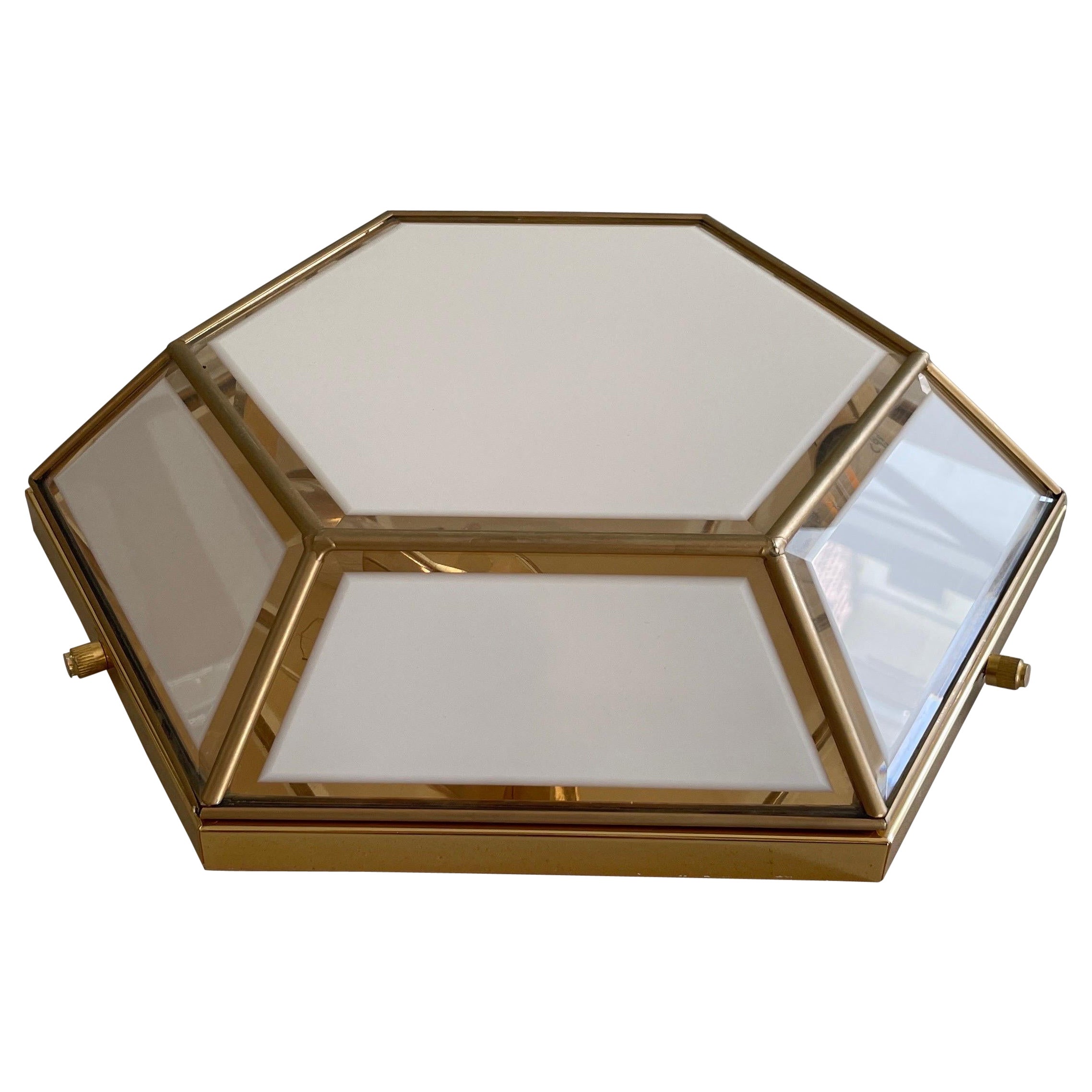 Lámpara empotrada de cristal hexagonal y cuerpo de latón, años 60, Italia