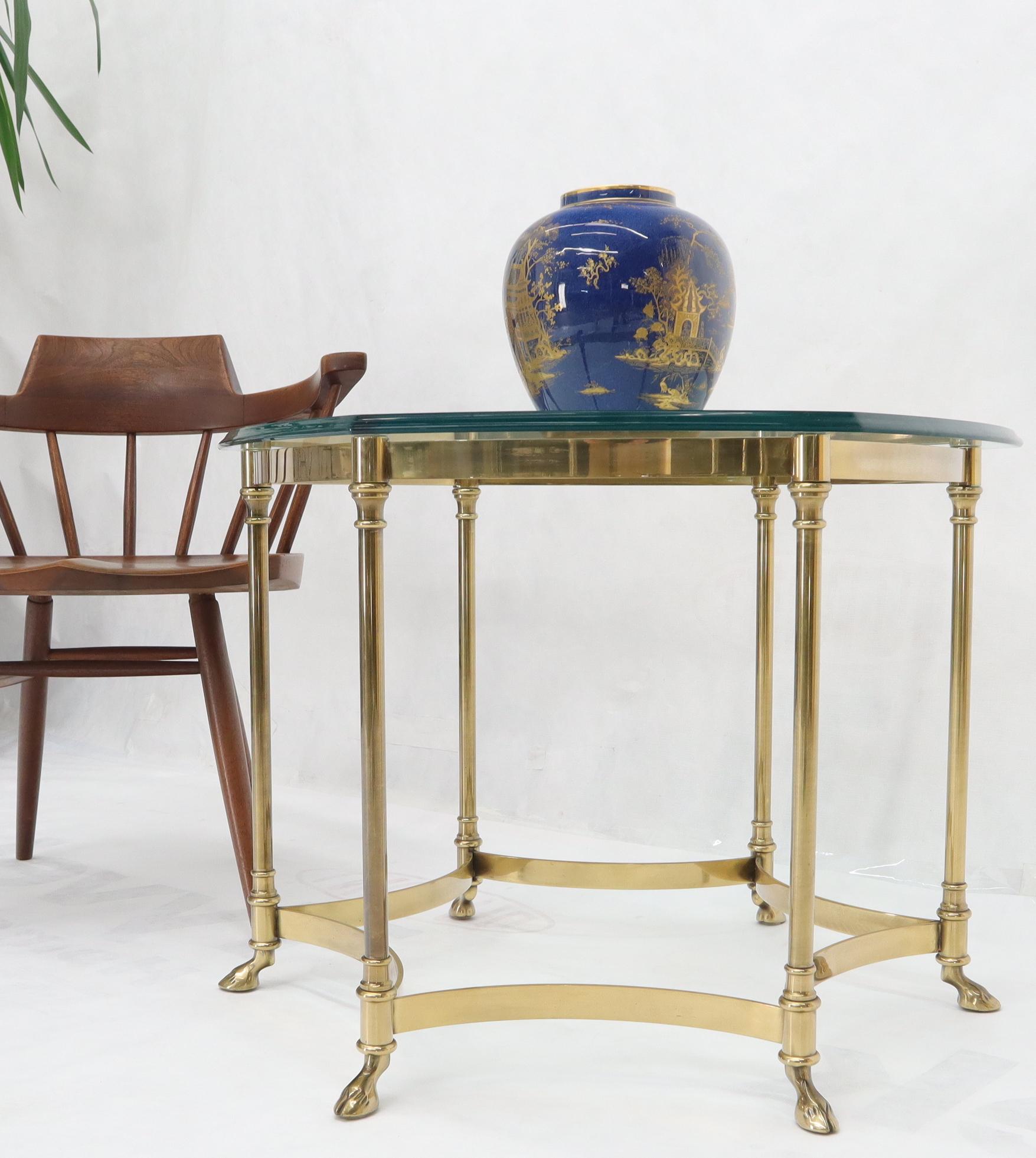 Hexagon Glass Top Brass Base Hoof Feet Italian Side End Table Stand In Good Condition For Sale In Rockaway, NJ