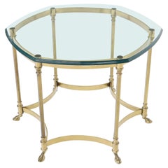 Support de table d'appoint italien en forme de hexagone avec plateau en verre et base en laiton et pieds en forme de sabot