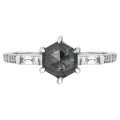 Anello di fidanzamento alternativo in oro bianco con diamante grigio esagonale, 1,15 carati