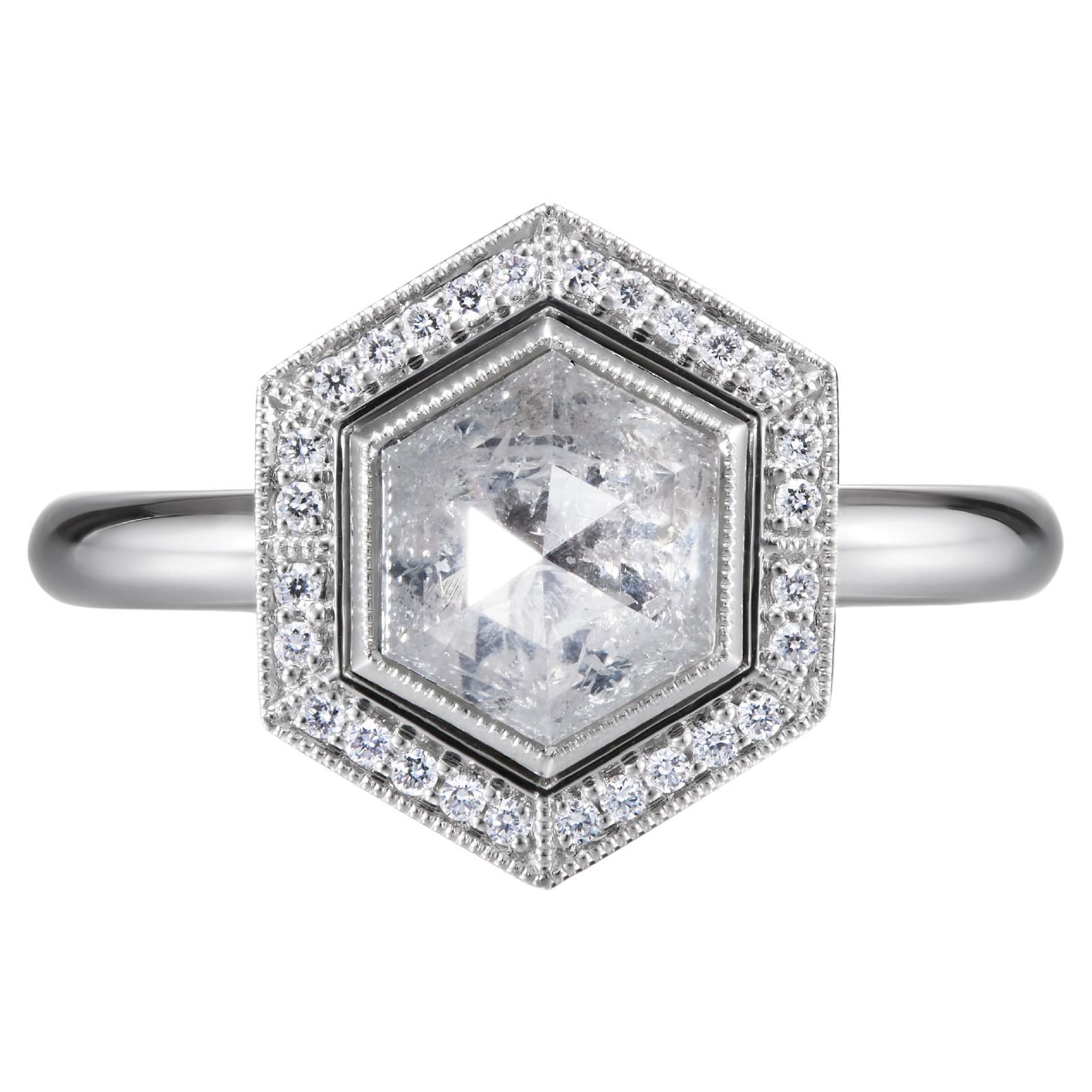 Diamante esagonale Icy 1,71ct - Anello aureolato in platino Ice Queen
