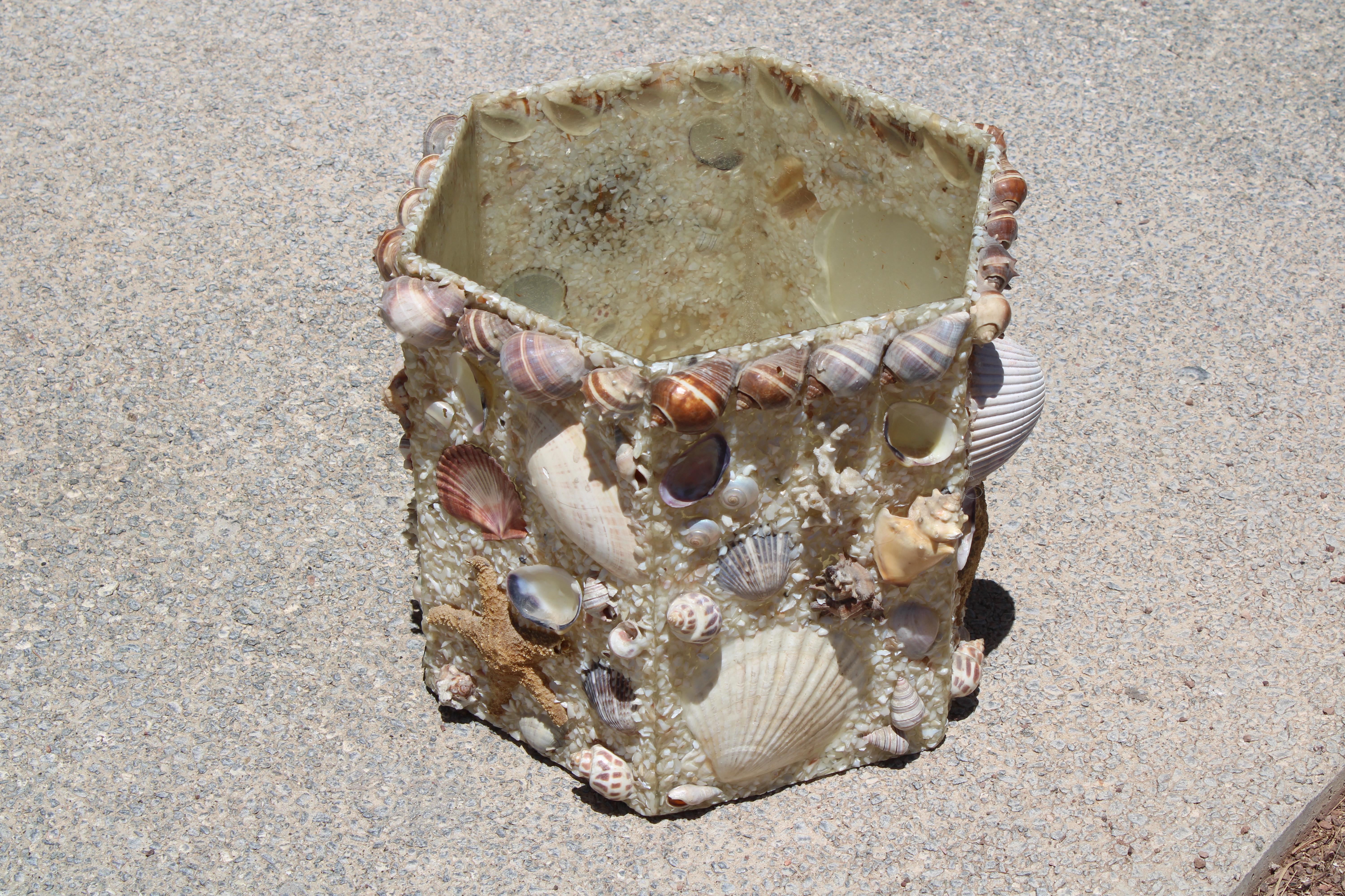 Hexagon Nautical Seashell Basket In Good Condition For Sale In Palm Springs, CA