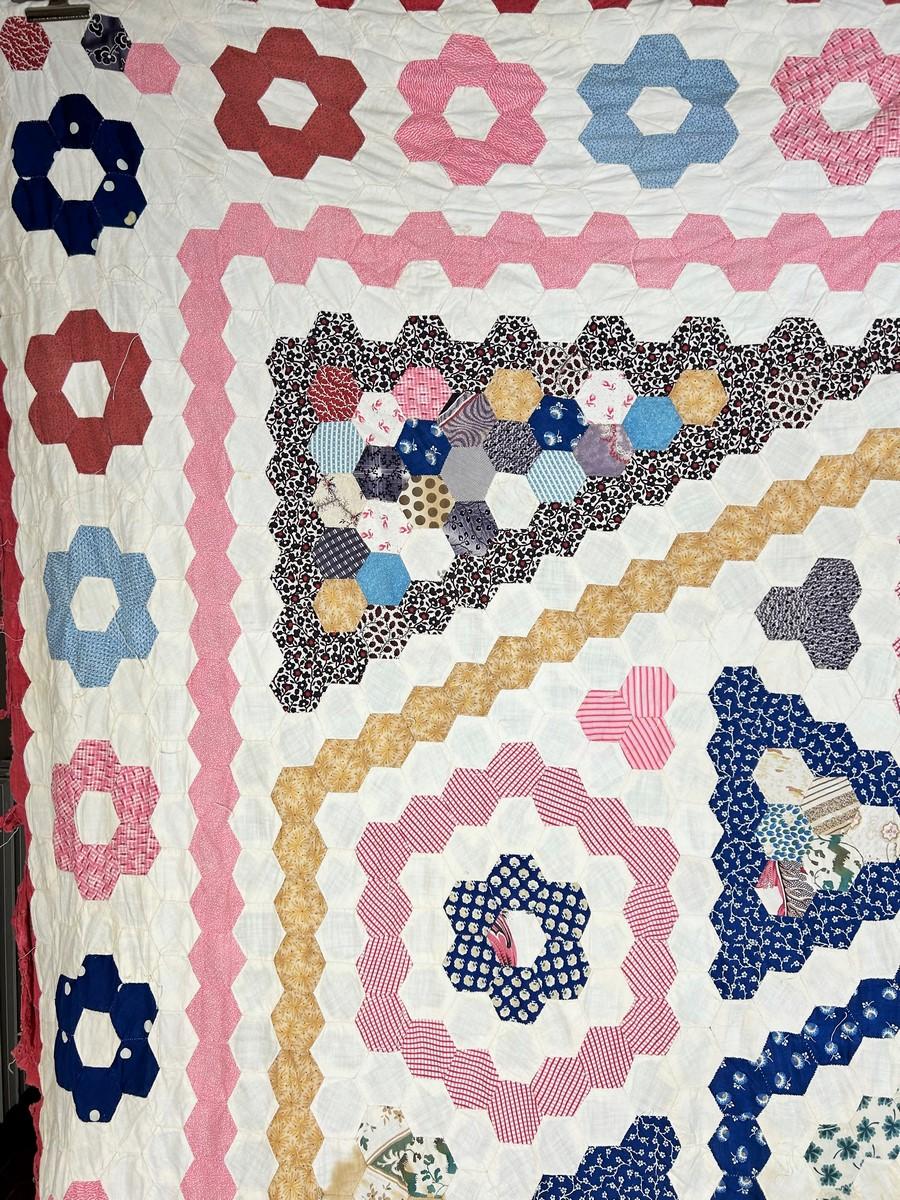Hexagon patchwork in printed cotton - USA Circa 1860 For Sale 6