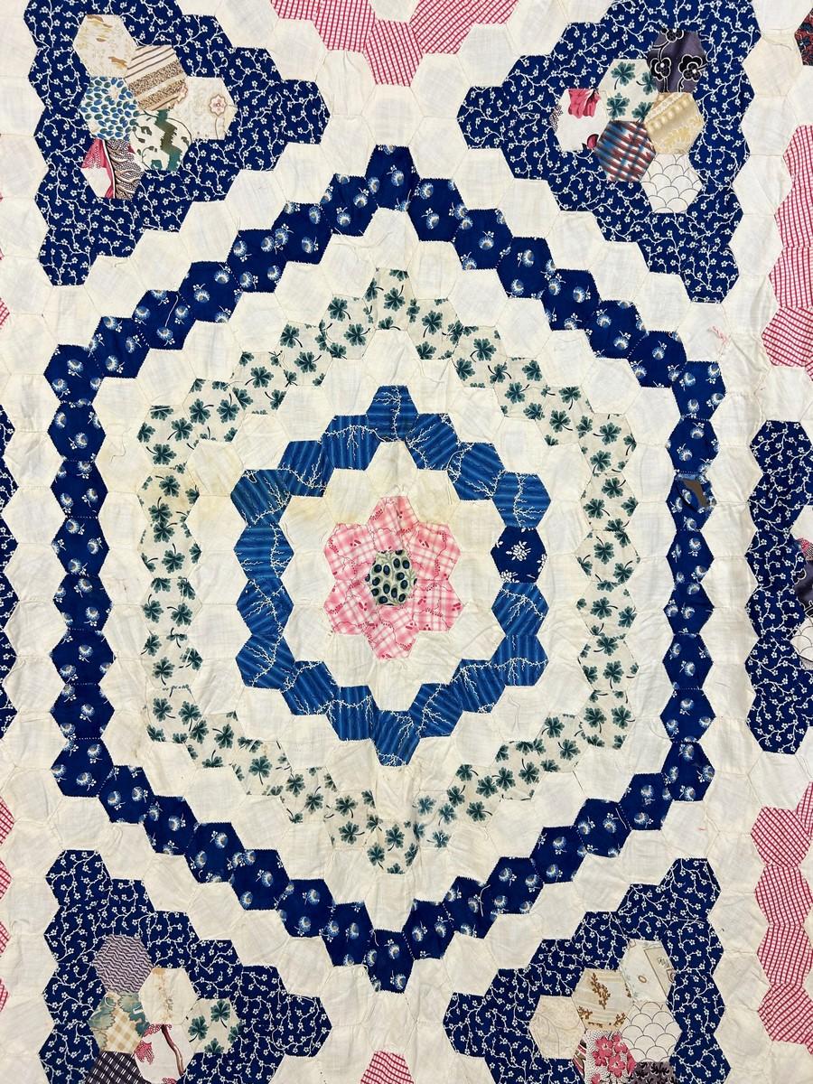 da uomo o donna Patchwork esagonale in cotone stampato - USA CIRCA 1860 in vendita