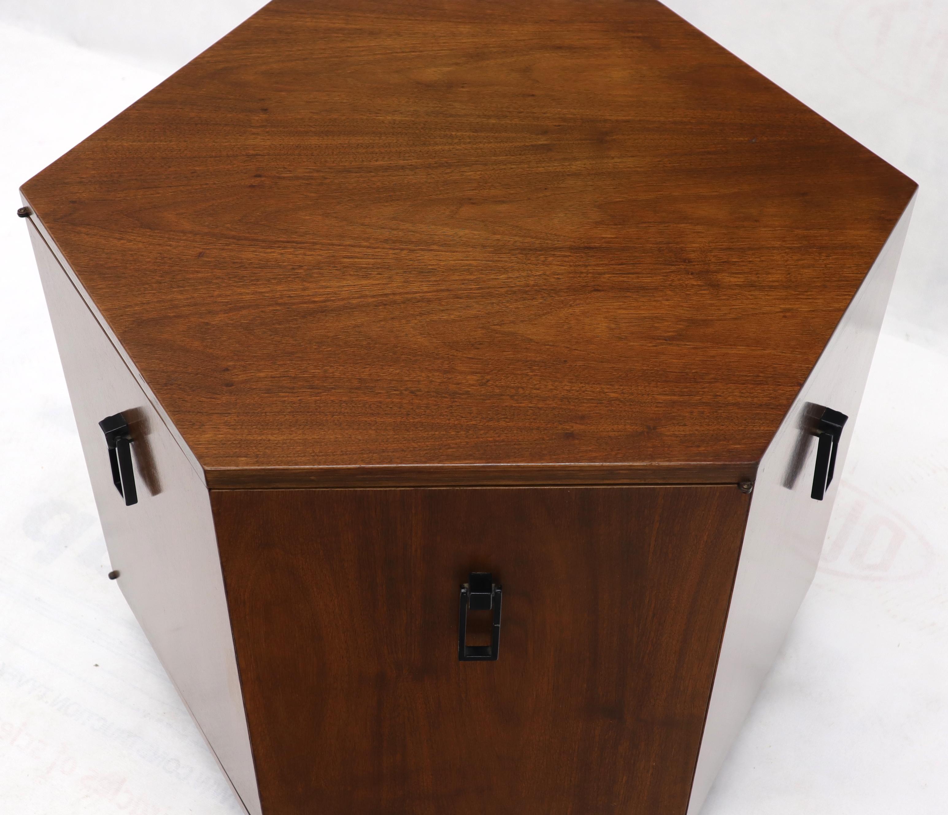 Hexagon Shape Drop Pulls Cabinet End Table In Good Condition For Sale In Rockaway, NJ