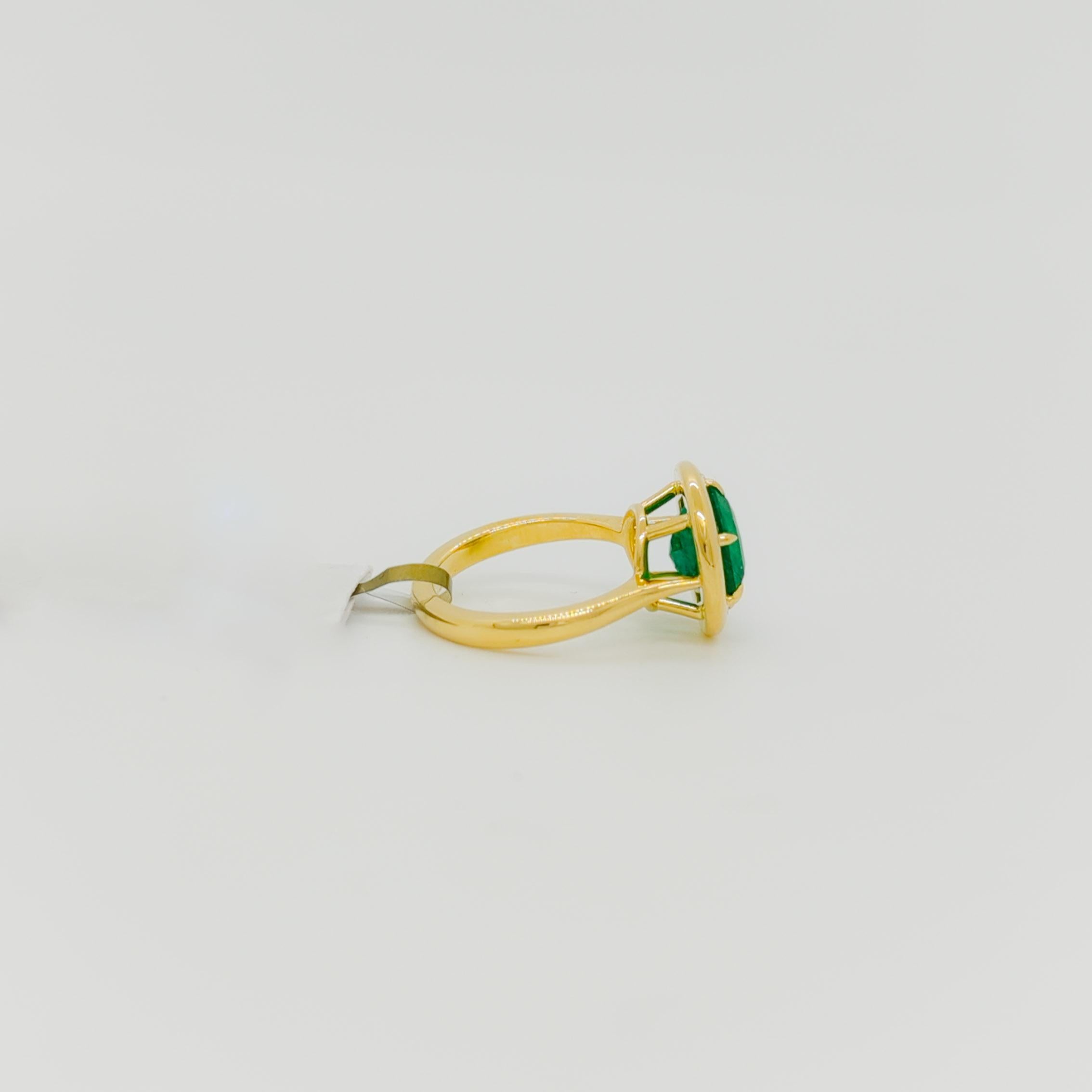 Women's or Men's Hexagon Shape Emerald Ring in 18K Yellow Gold For Sale