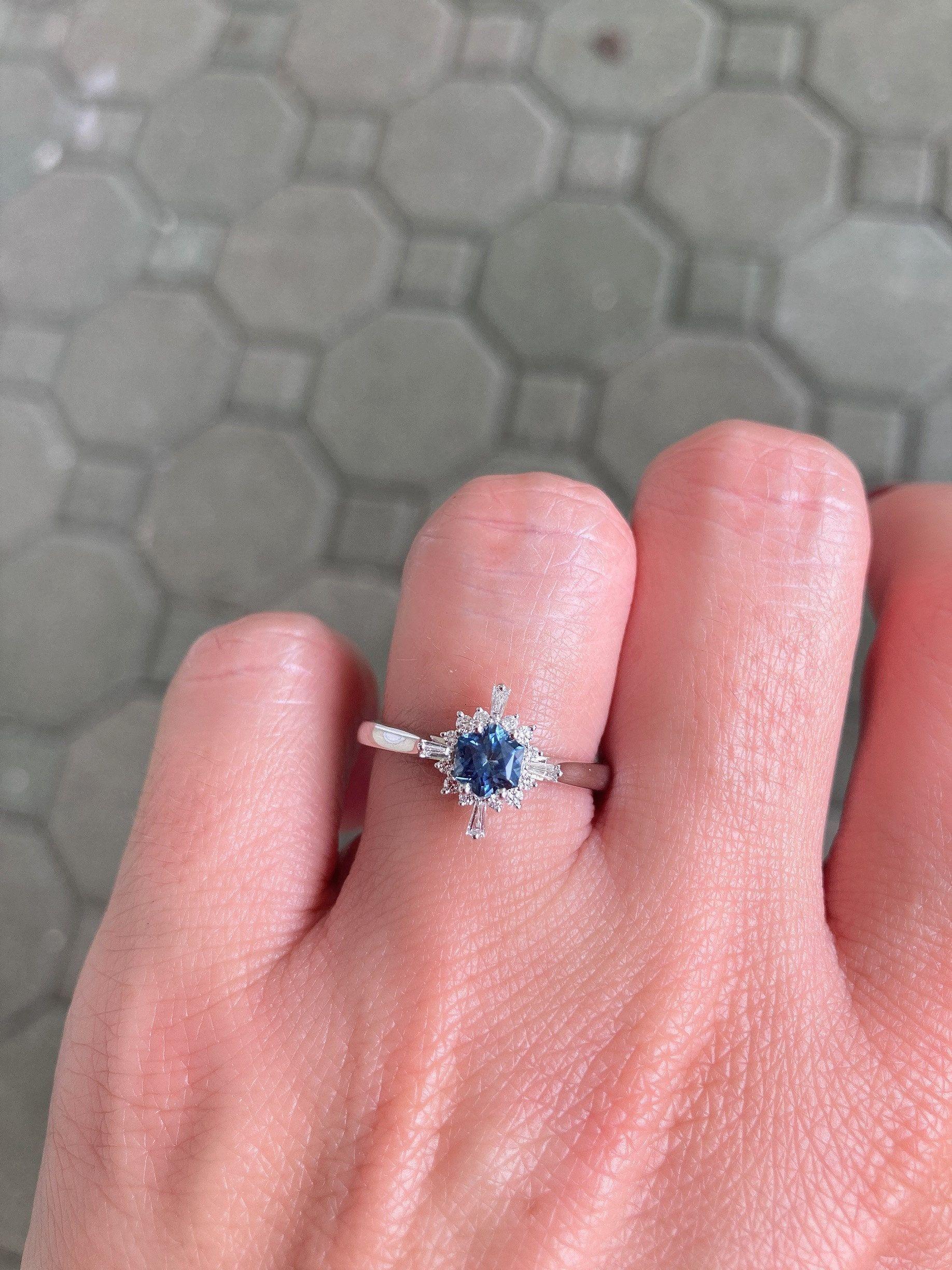 Sechseckiger Montana Saphir mit Diamant Halo Verlobungsring 14K Weißgold im Angebot 1