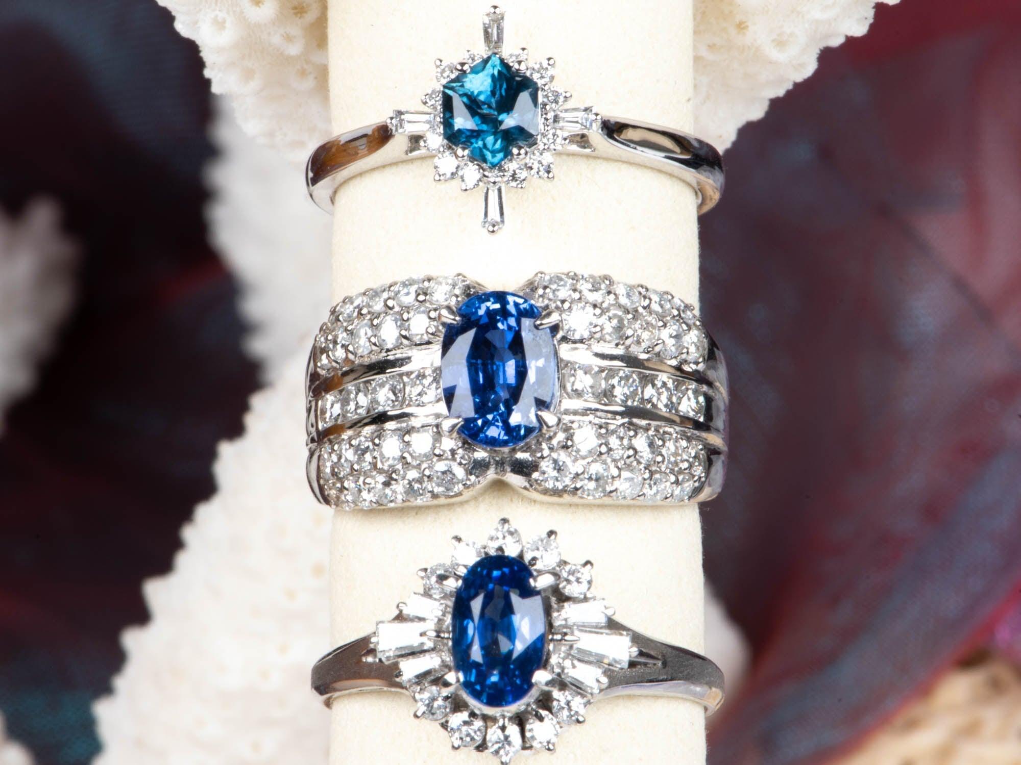 Sechseckiger Montana Saphir mit Diamant Halo Verlobungsring 14K Weißgold im Angebot 3