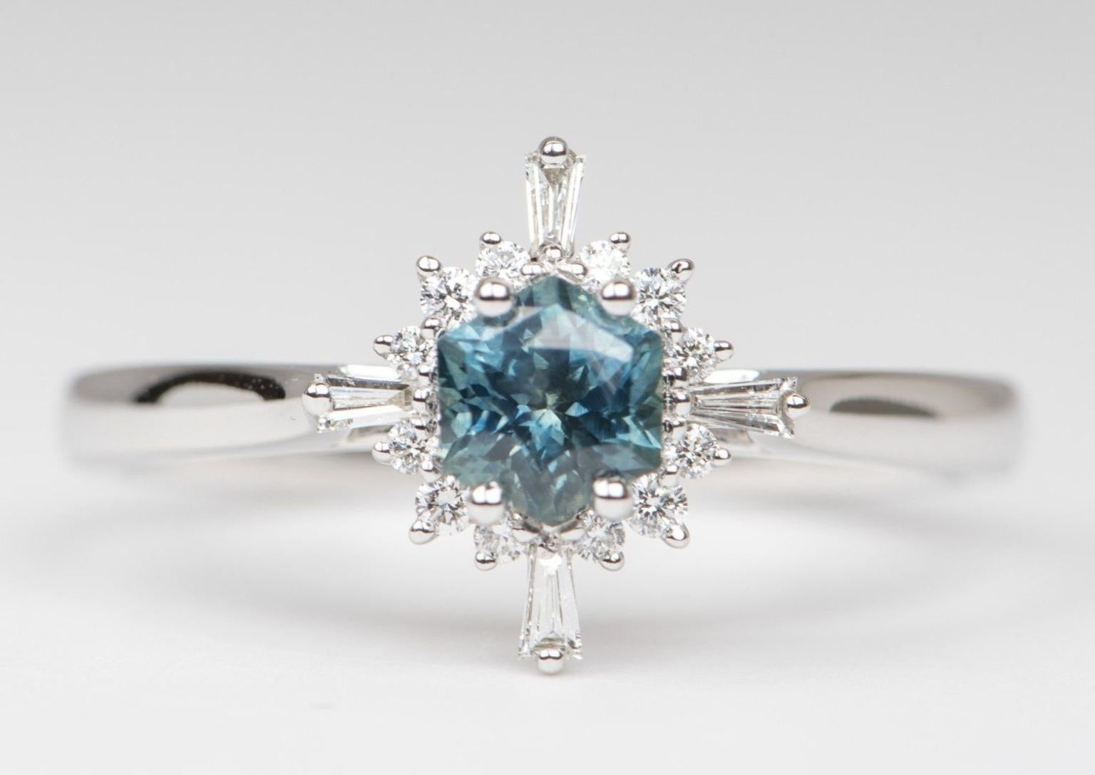 Sechseckiger Montana Saphir mit Diamant Halo Verlobungsring 14K Weißgold im Angebot