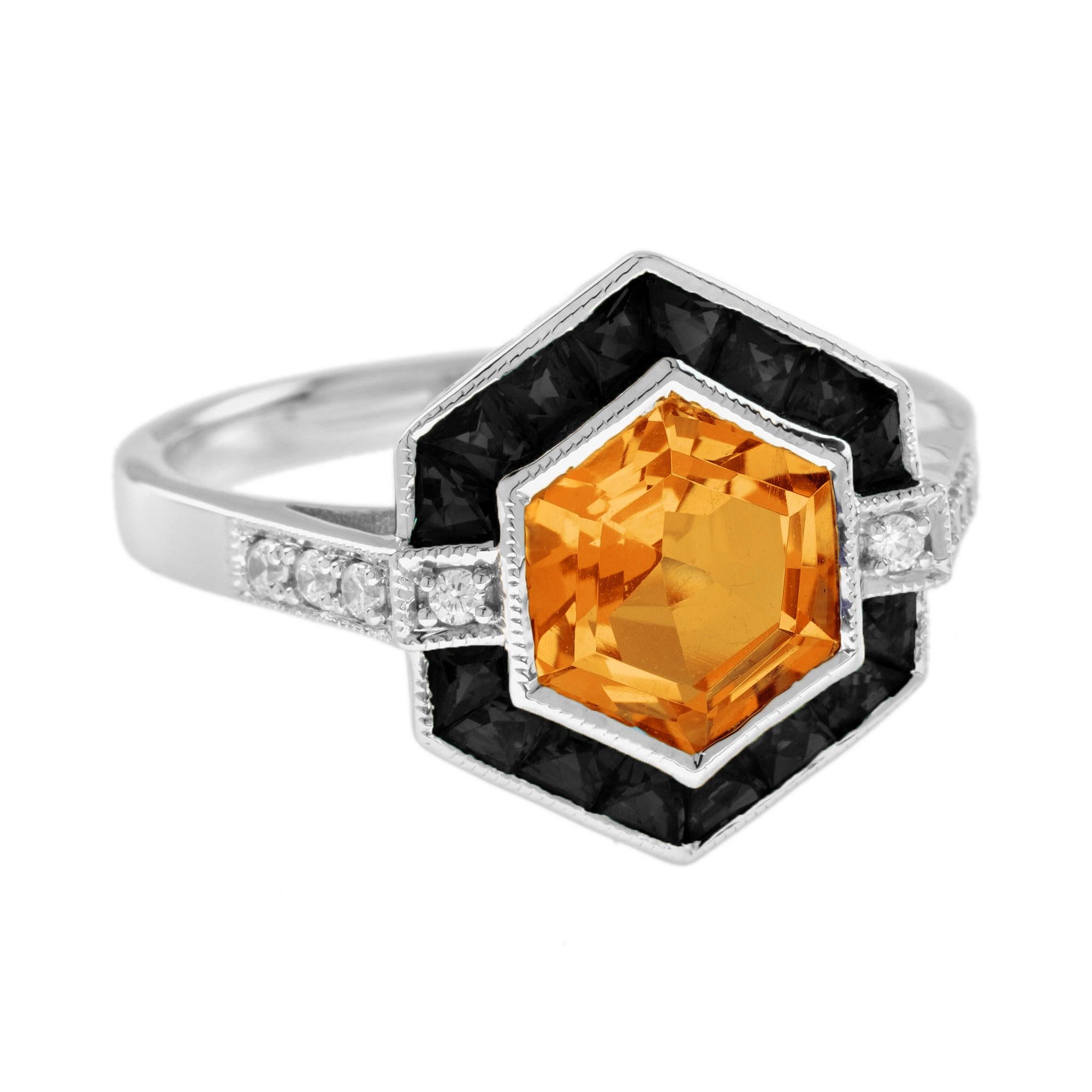 Enthüllen Sie zeitlose Eleganz mit unserem Citrin-Onyx-Diamant-Sechskantring im Art-Déco-Stil. Das fesselnde sechseckige Design zeigt einen sonnenbeschienenen Citrin, der von einem schwarzen Onyx ergänzt und von funkelnden Diamanten umgeben wird.