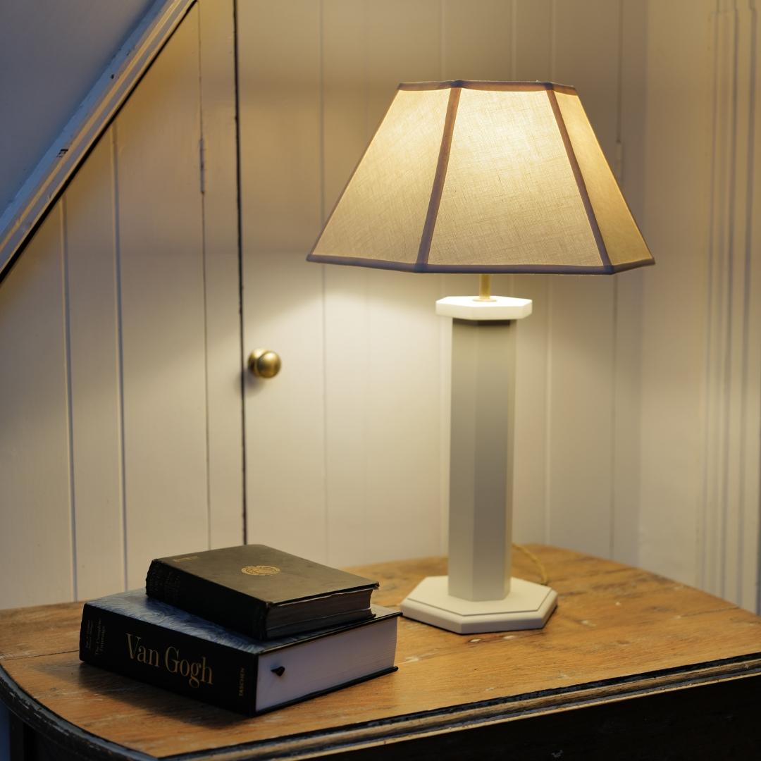 Altro Lampada da tavolo esagonale - Oyster White