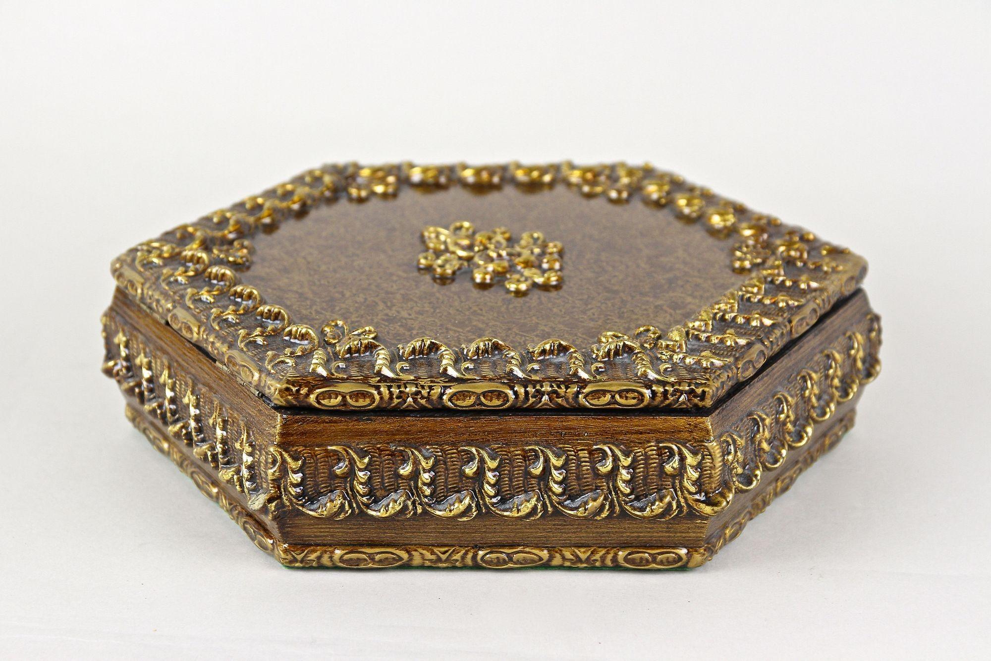 Boîte à bijoux hexagonale en bois du 19ème siècle, peinte à la main, Autriche, vers 1890 en vente 4
