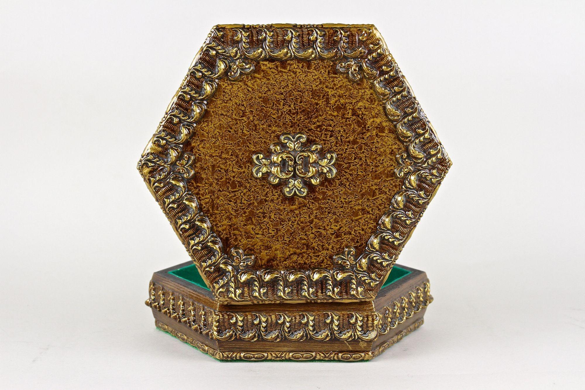 Boîte à bijoux hexagonale en bois du 19ème siècle, peinte à la main, Autriche, vers 1890 en vente 5