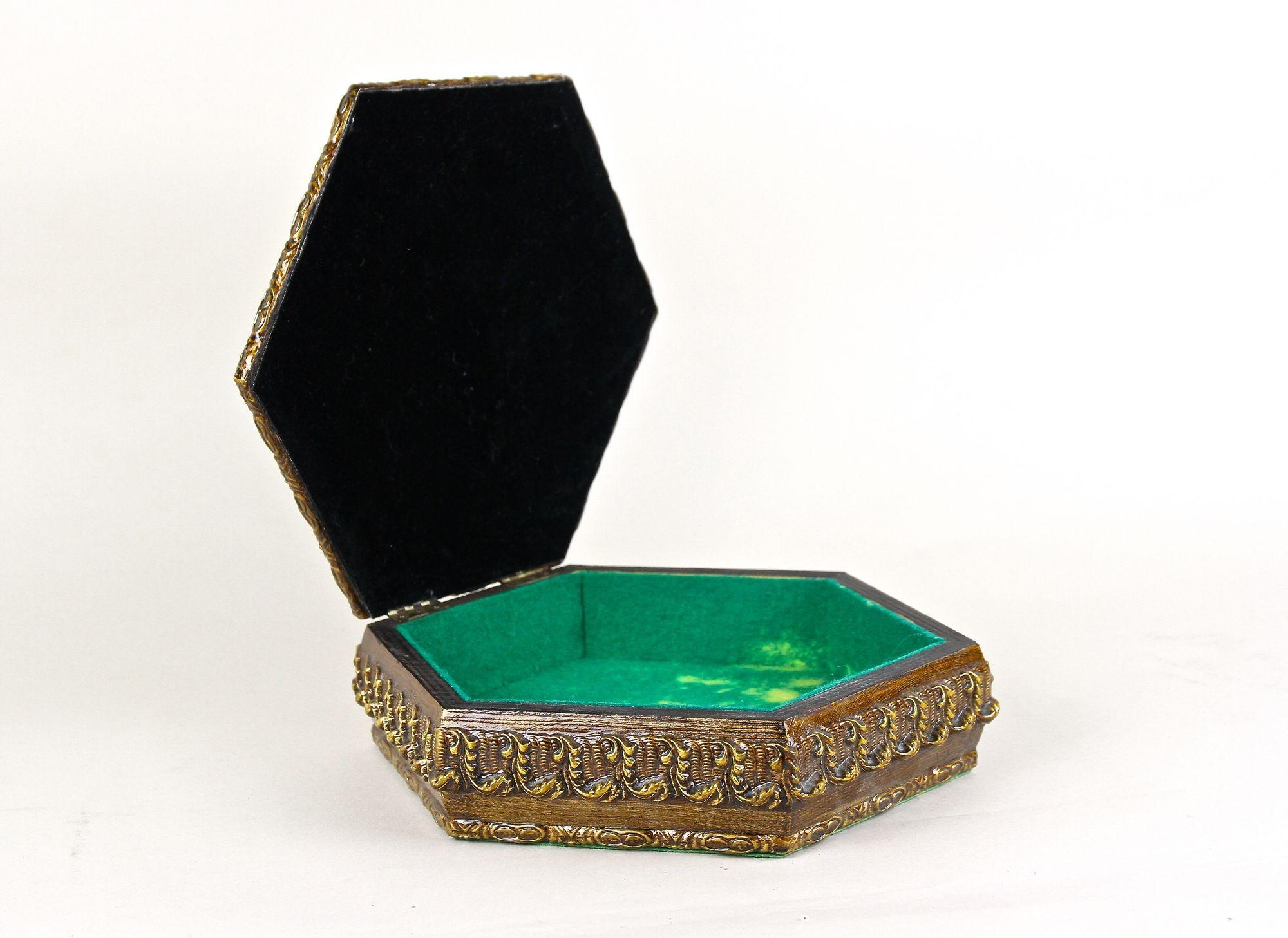 Boîte à bijoux hexagonale en bois du 19ème siècle, peinte à la main, Autriche, vers 1890 en vente 6