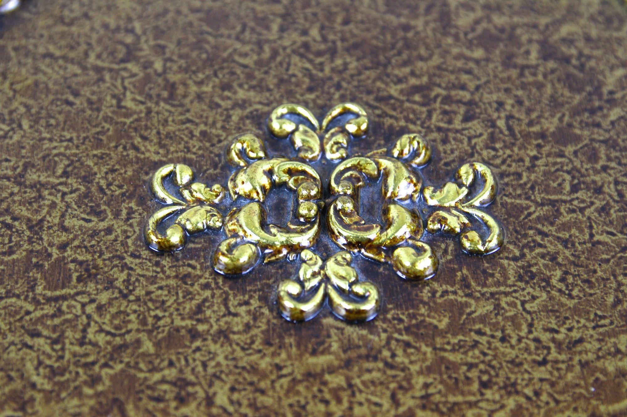 Boîte à bijoux hexagonale en bois du 19ème siècle, peinte à la main, Autriche, vers 1890 en vente 2