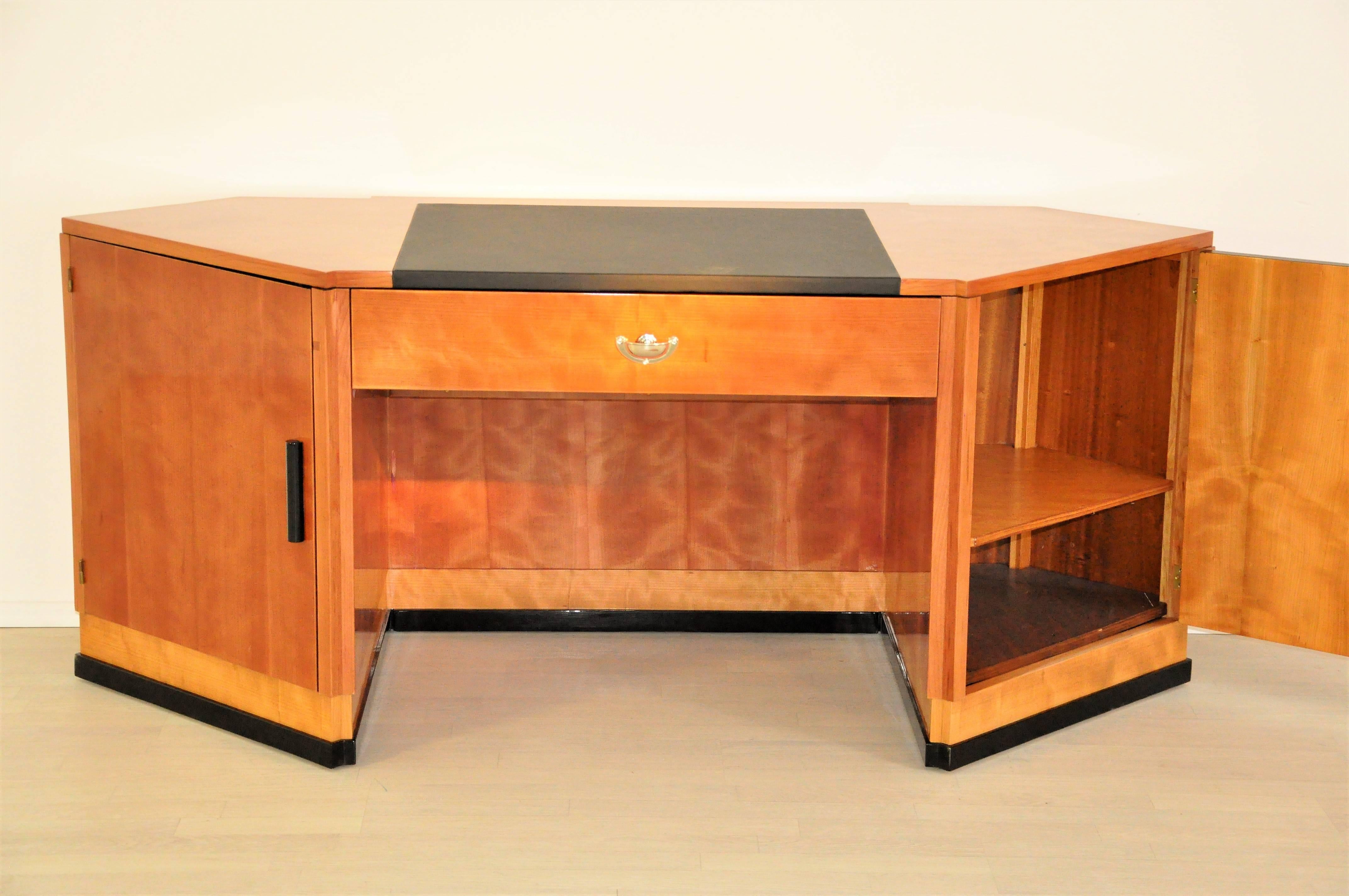 Hexagonal Art Deco Desk Made of Cherry and Mahogany Wood For Sale 1