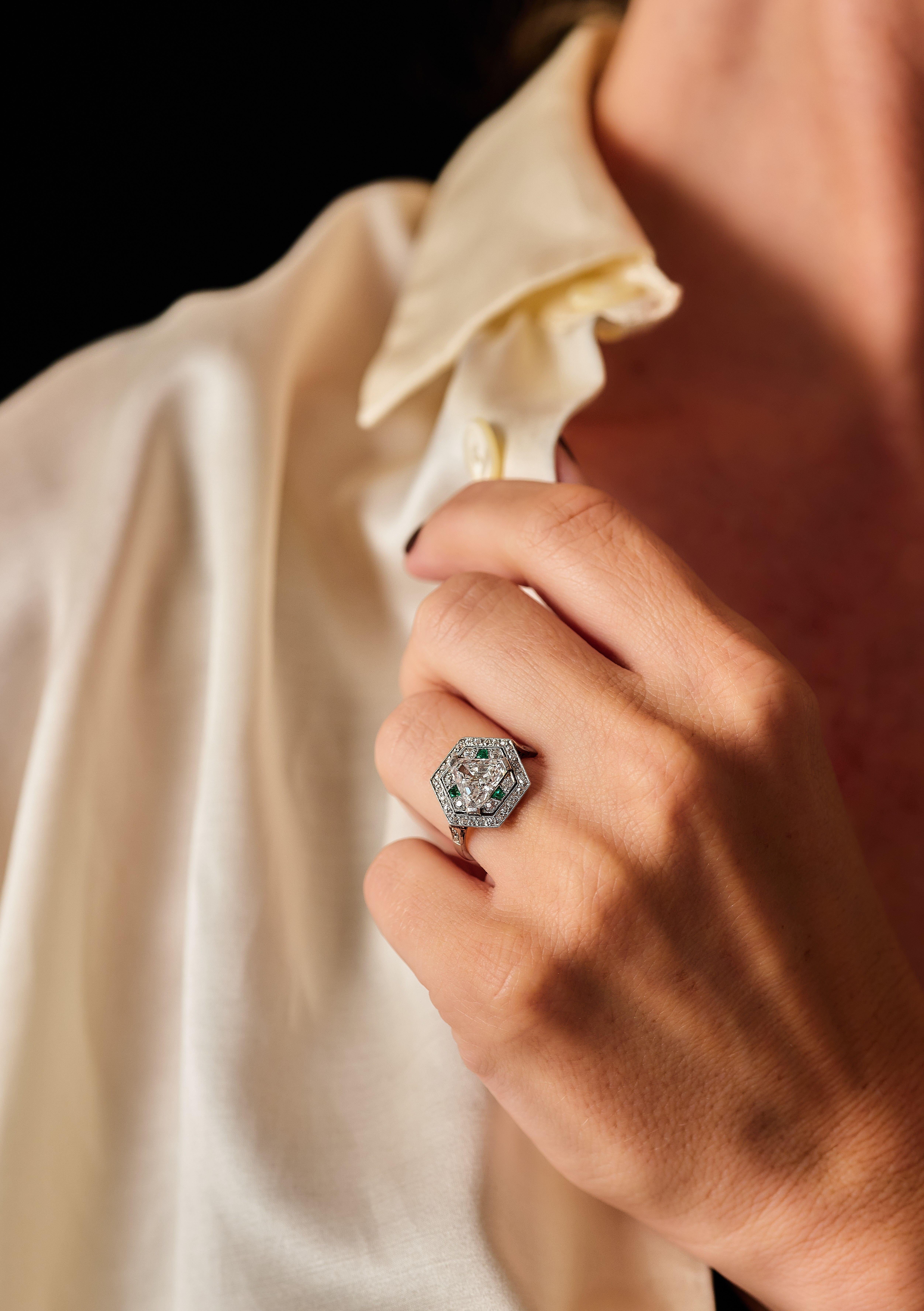 Art déco Bague hexagonale art déco avec un diamant de taille brillant de 1,8ct G/vvs, vers 1930. en vente