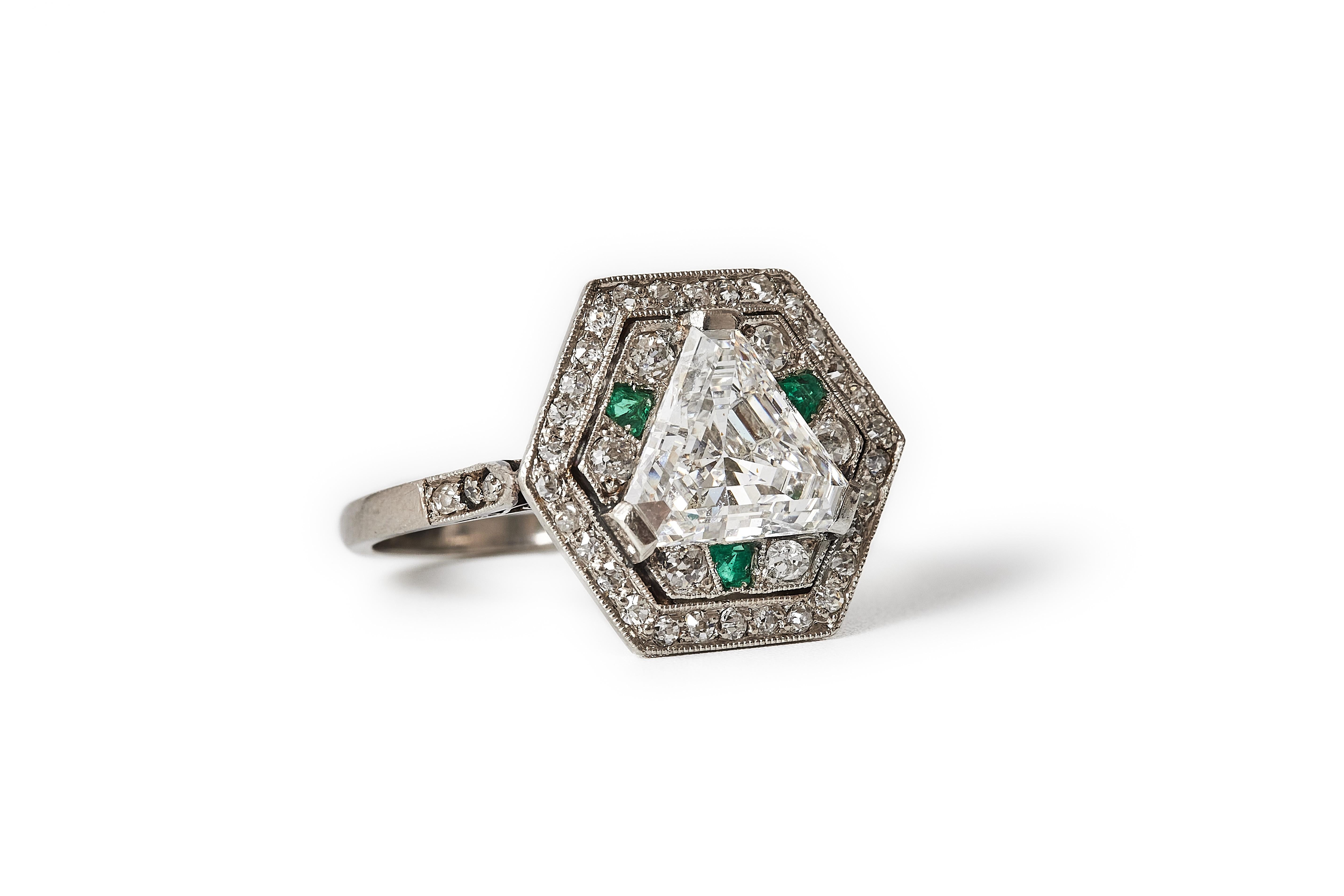Bague hexagonale art déco avec un diamant de taille brillant de 1,8ct G/vvs, vers 1930. en vente 1