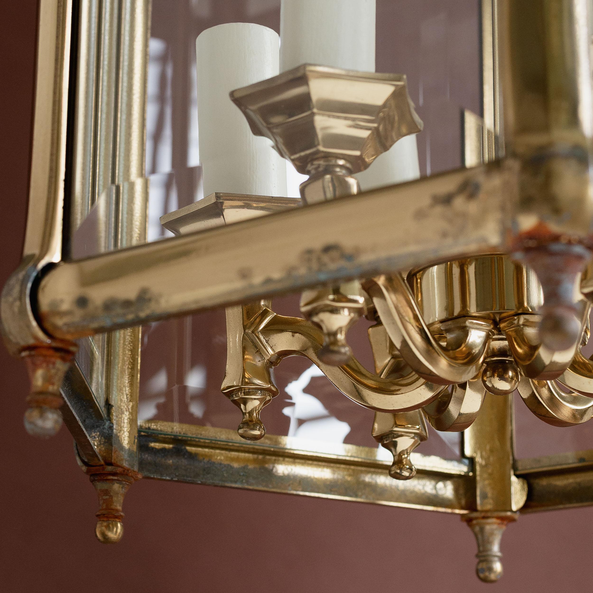 Lanterne de couloir hexagonale en laiton Bon état - En vente à London, GB