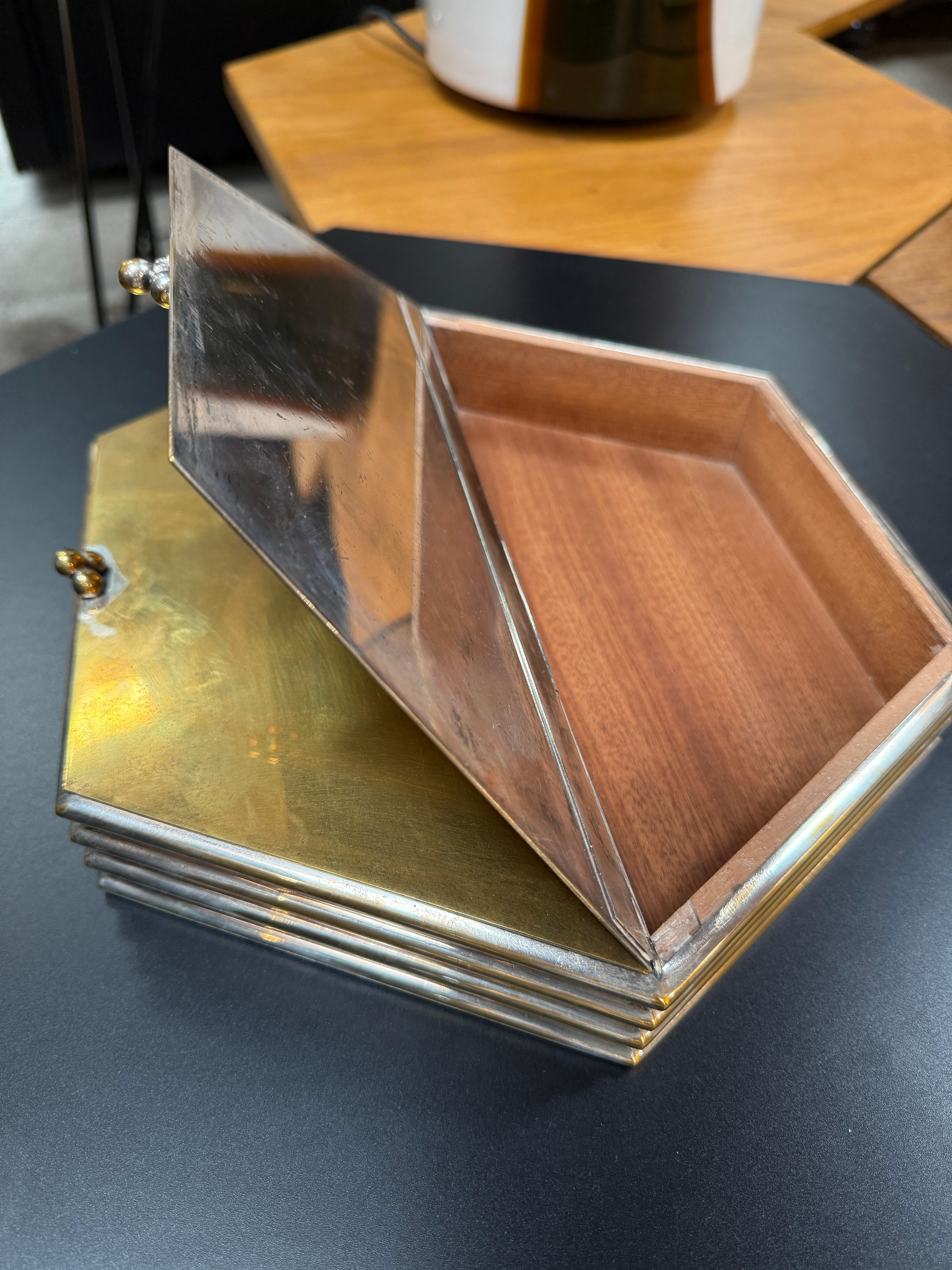 Sechseckige Schmuckdose aus Messing und Silber mit Holzinterieur (Ende des 20. Jahrhunderts) im Angebot