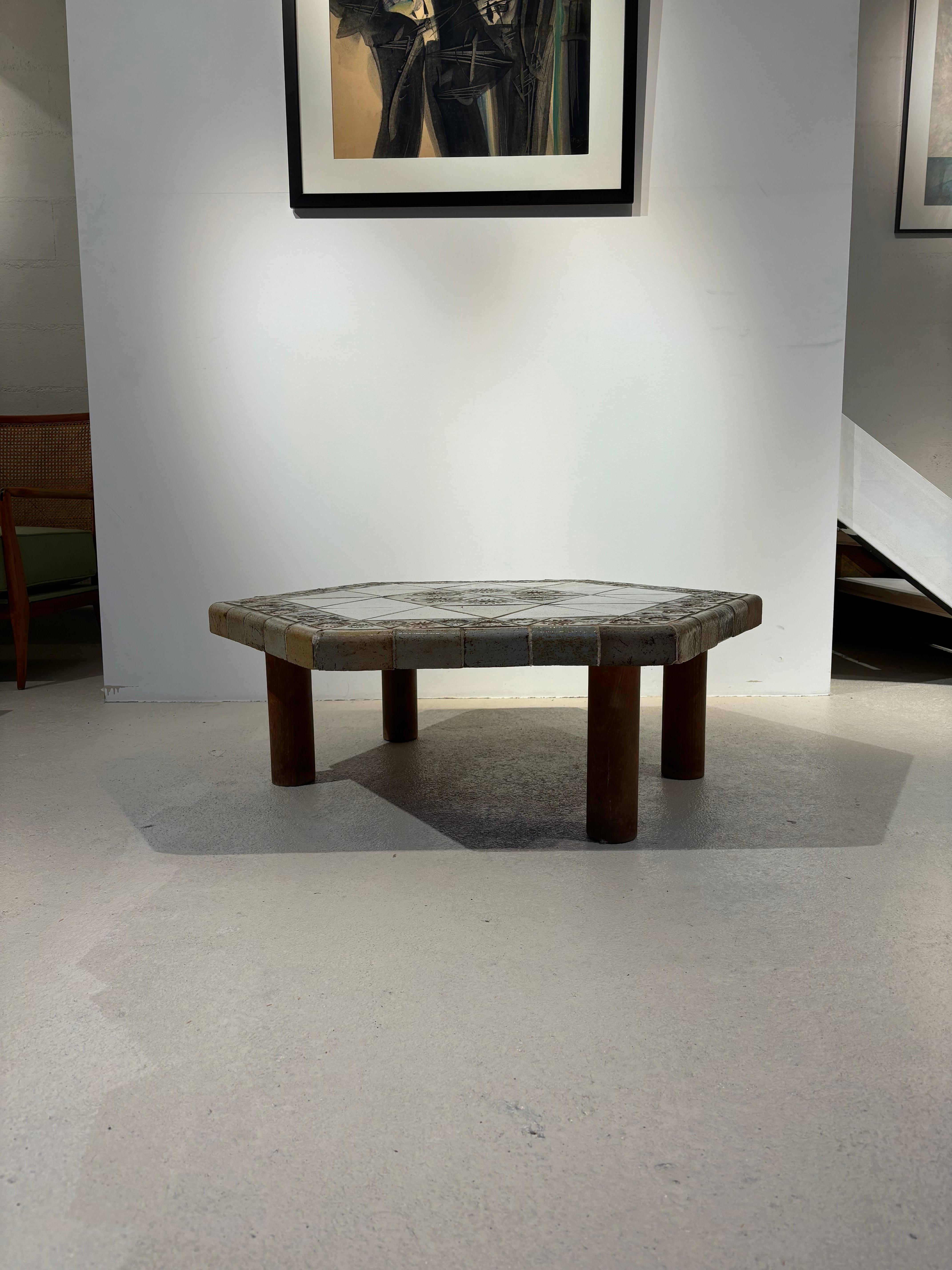 Table basse hexagonale par Roger Capron Bon état - En vente à SAINT-OUEN-SUR-SEINE, FR