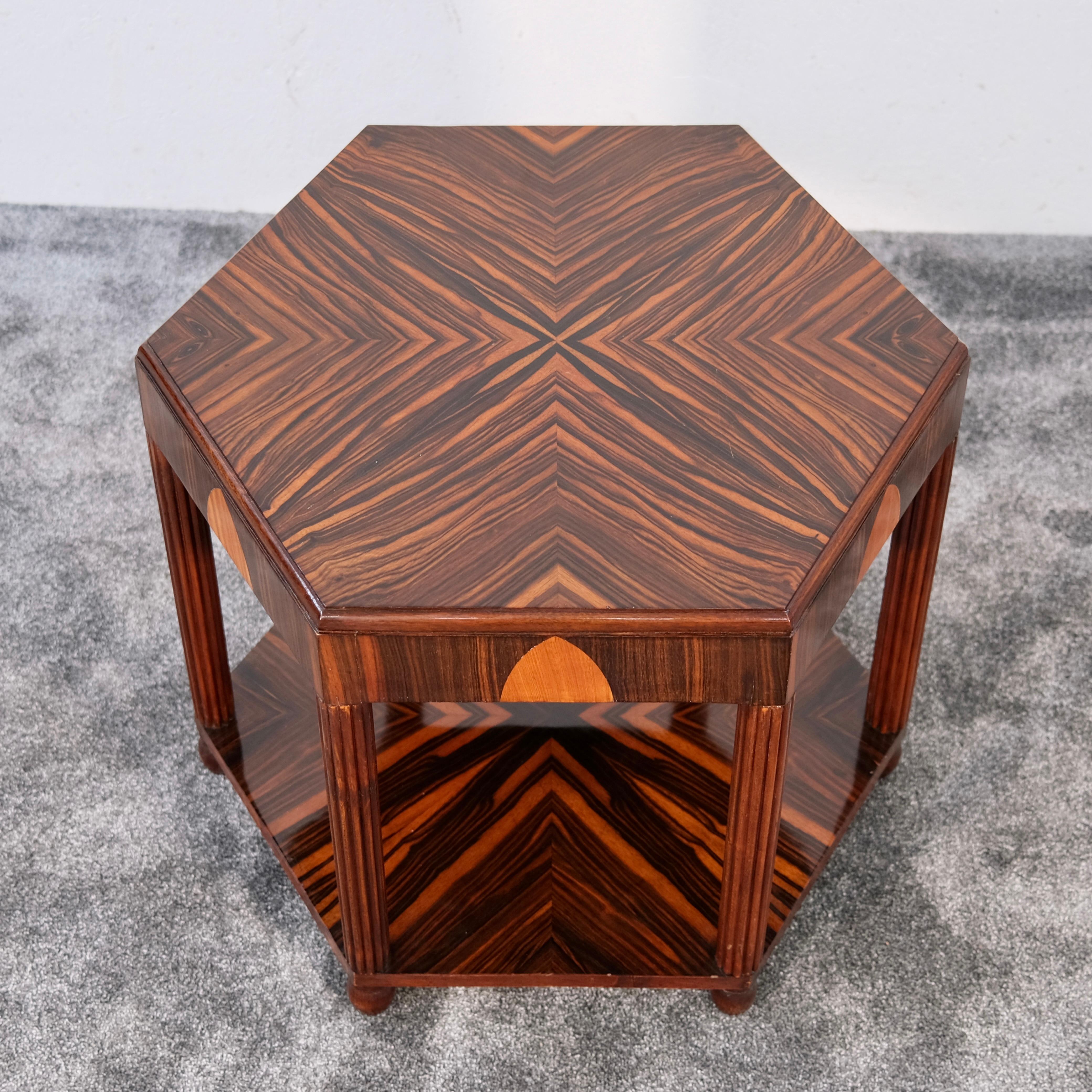 Sechseckiger Couchtisch aus Makassar, frühes französisches Art déco, 1920er Jahre (Französisch) im Angebot