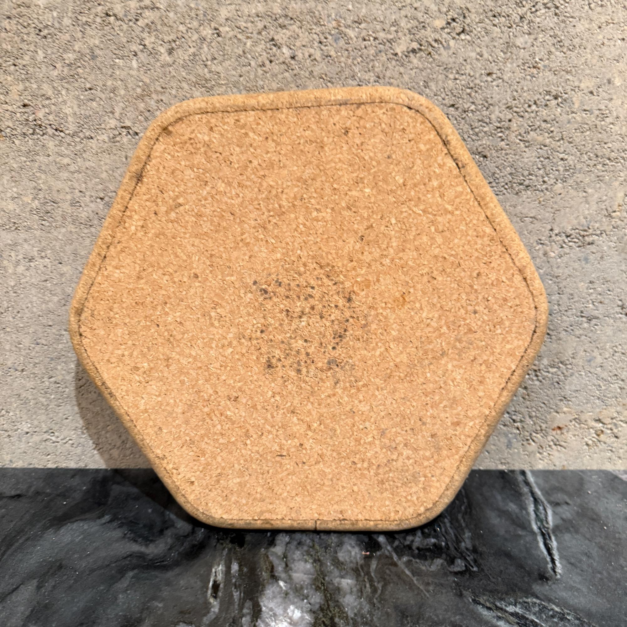 Bouchon Sous-verre hexagonal en liège Petit plateau Vintage By en vente